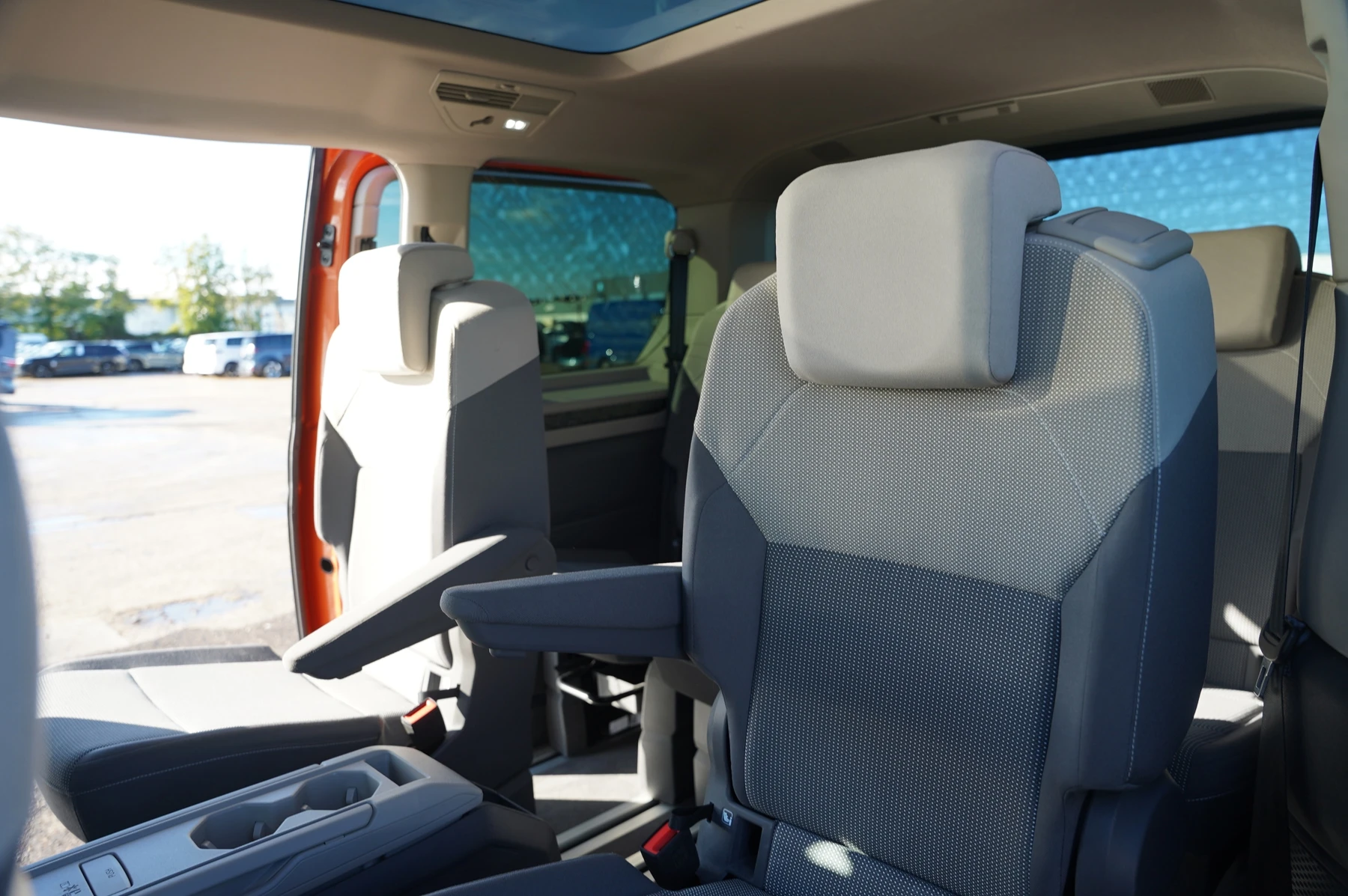 Volkswagen-Multivan-image-26