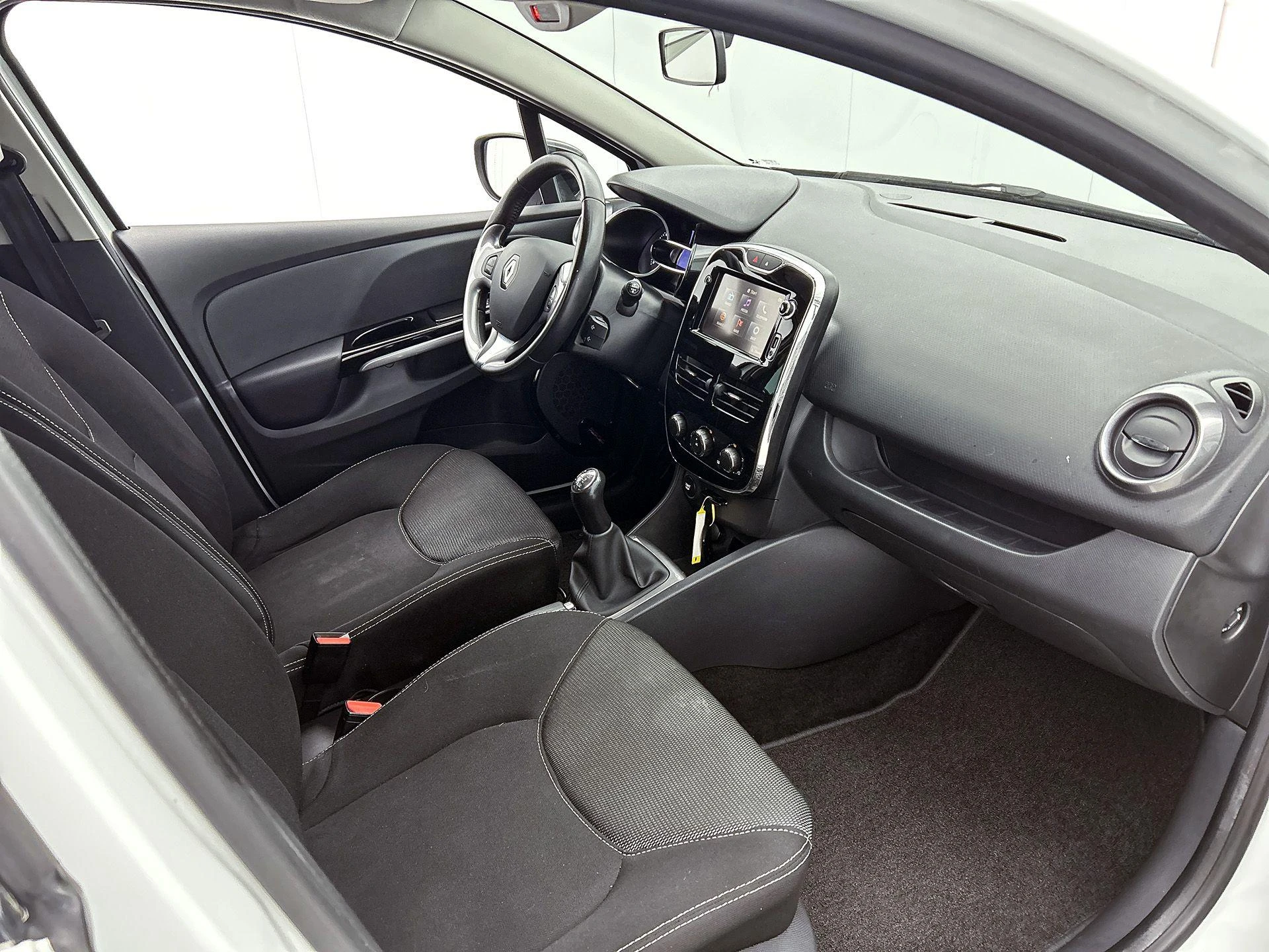 Renault-Clio-image-17