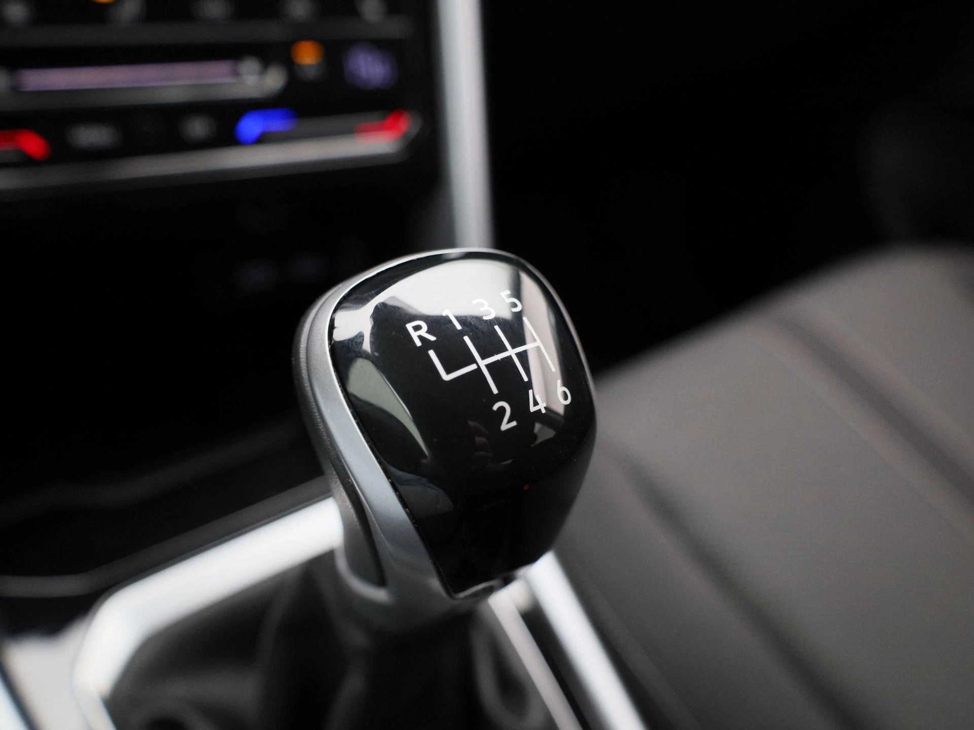 Volkswagen-T-Roc-image-23