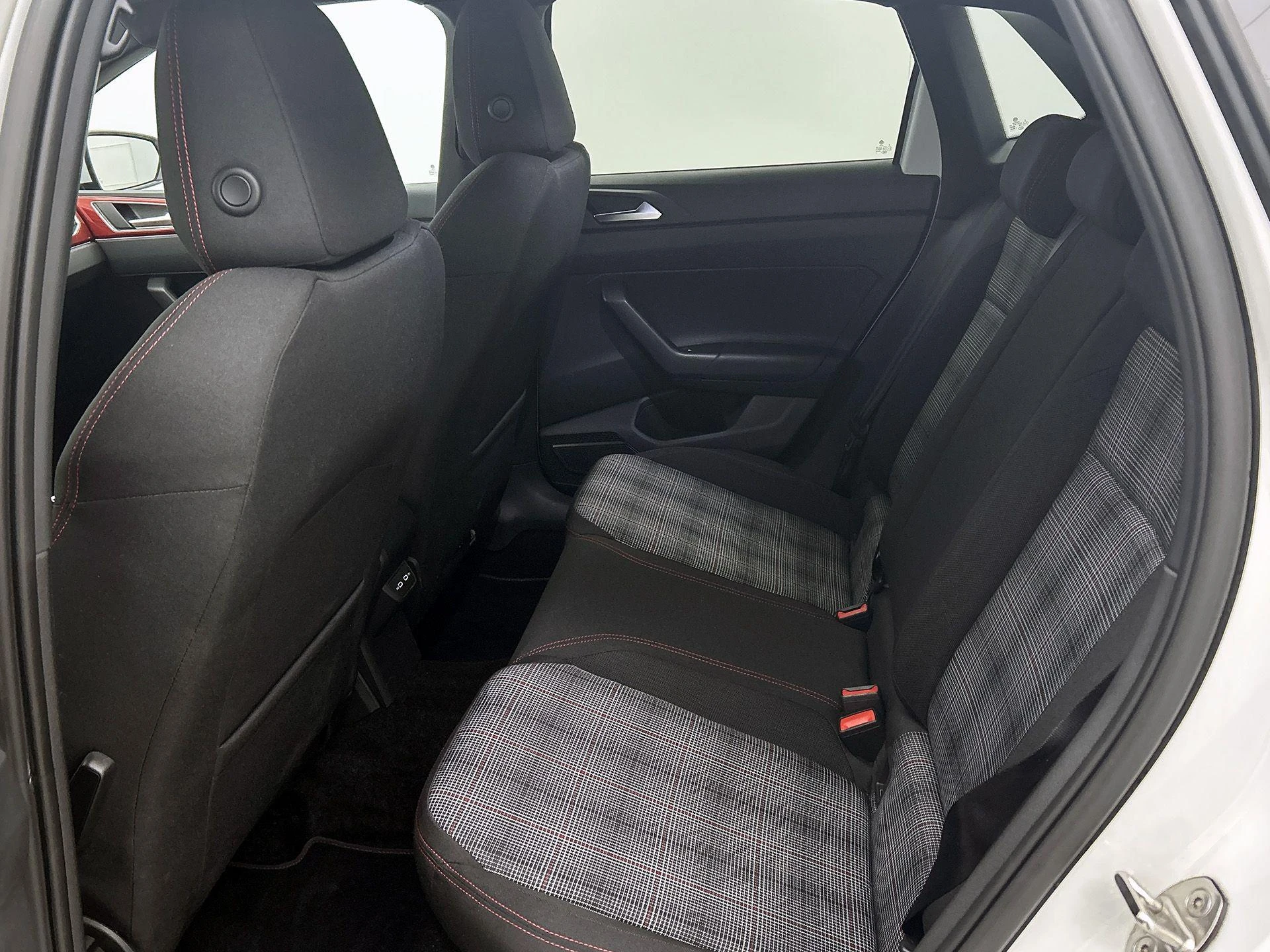 Volkswagen-Polo-image-29