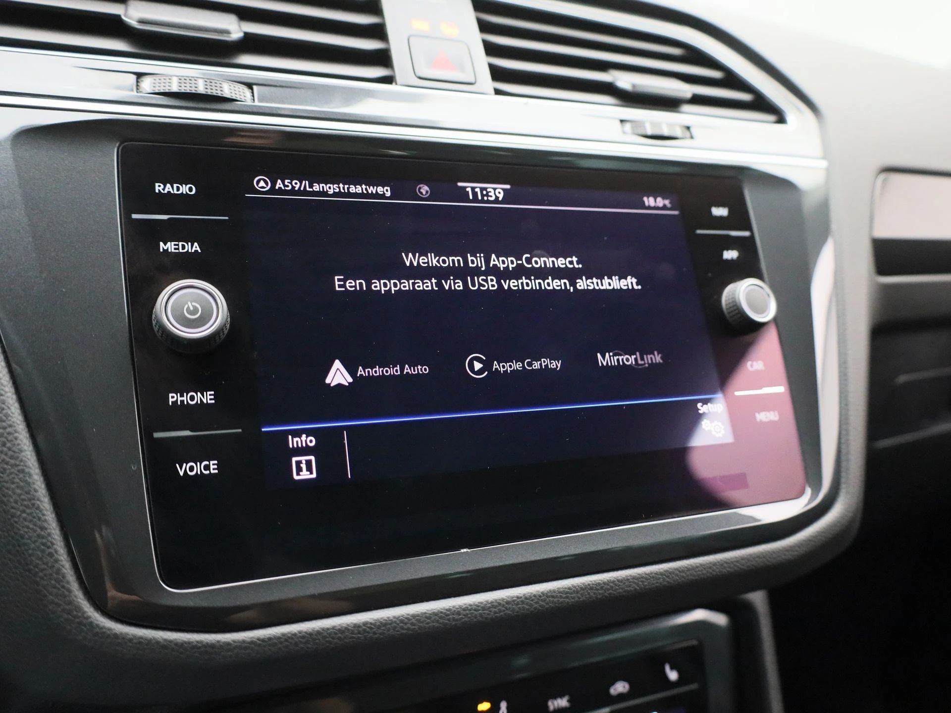 Volkswagen-Tiguan-image-24