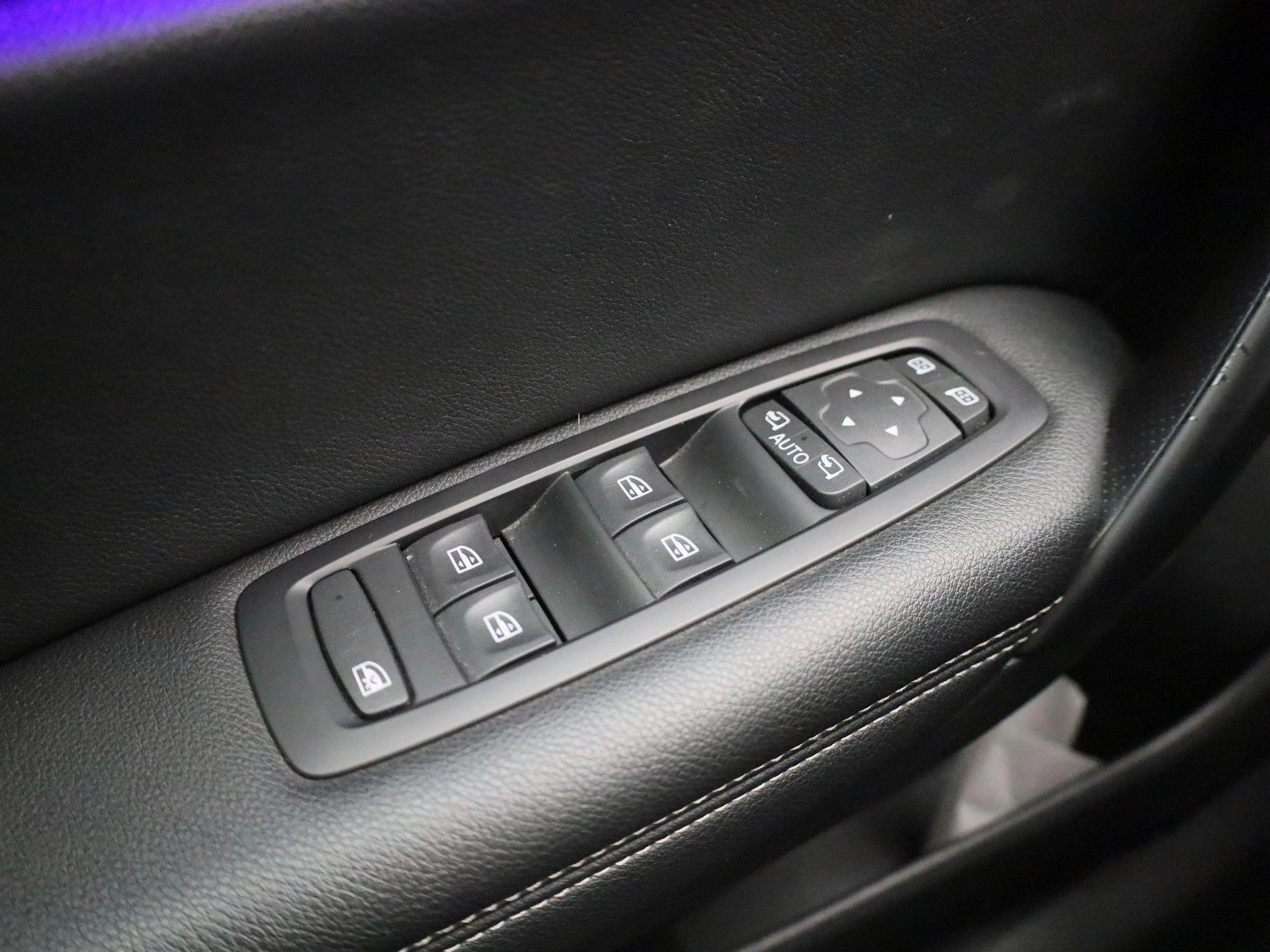 Renault-Mégane Estate-image-22