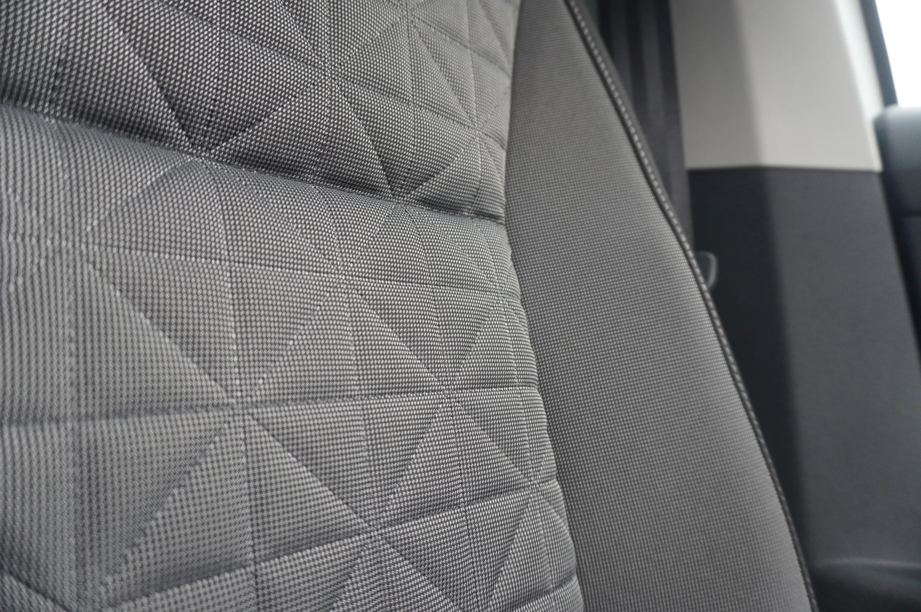 Volkswagen-Tiguan-image-12