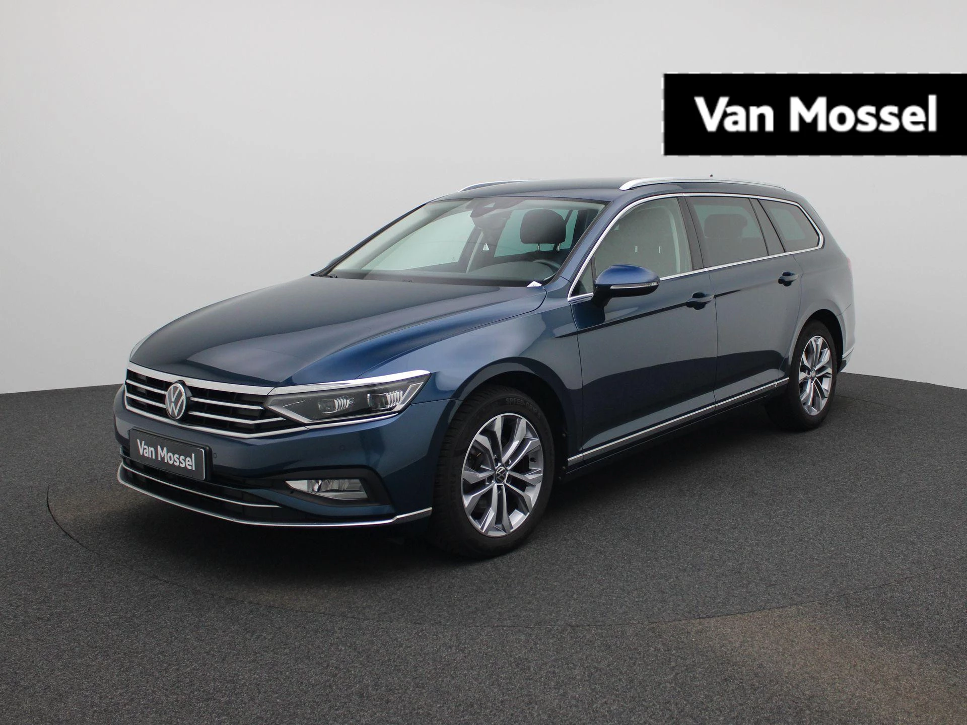 Volkswagen-Passat-image-0