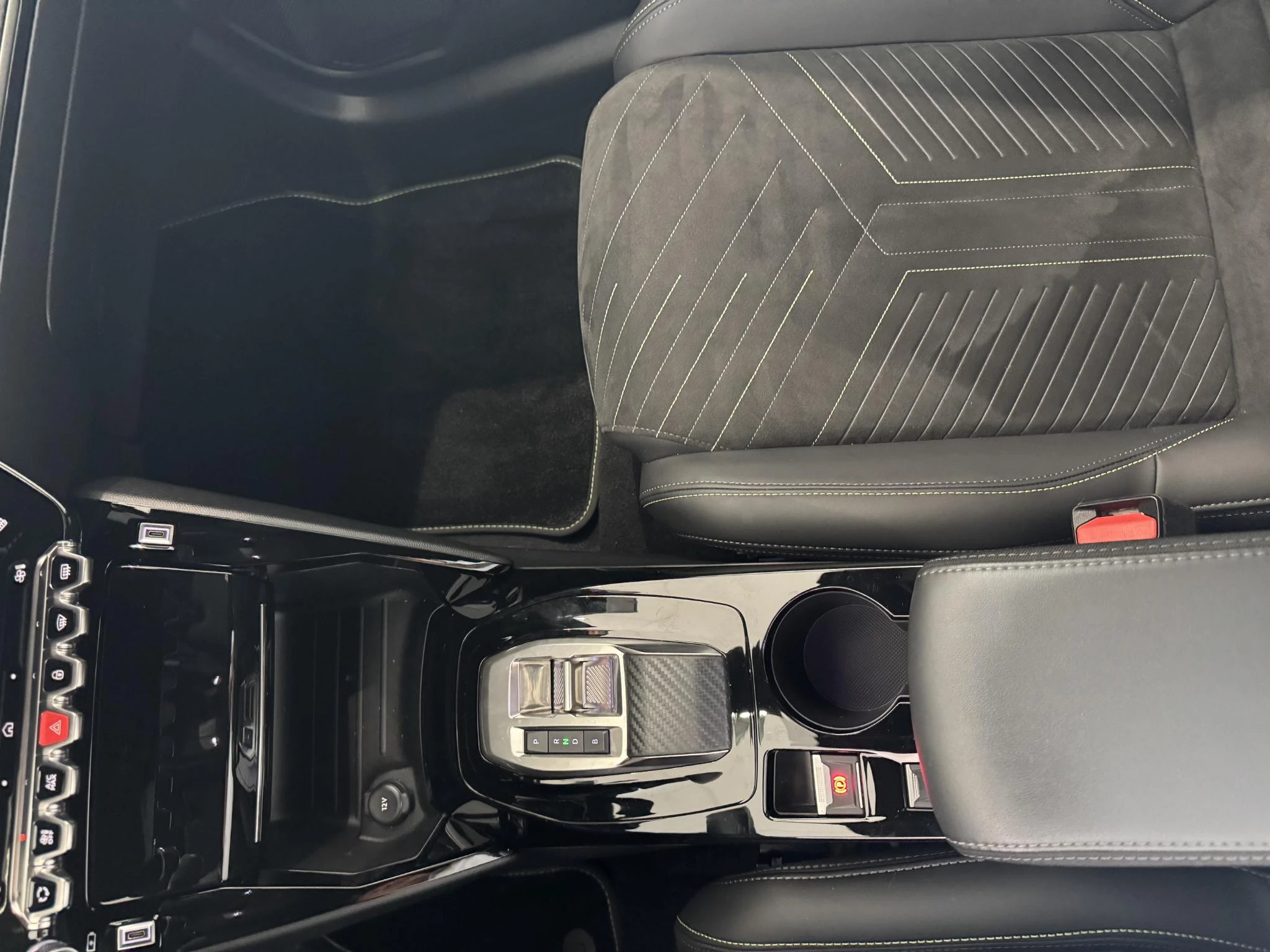 Peugeot-e-208-image-10