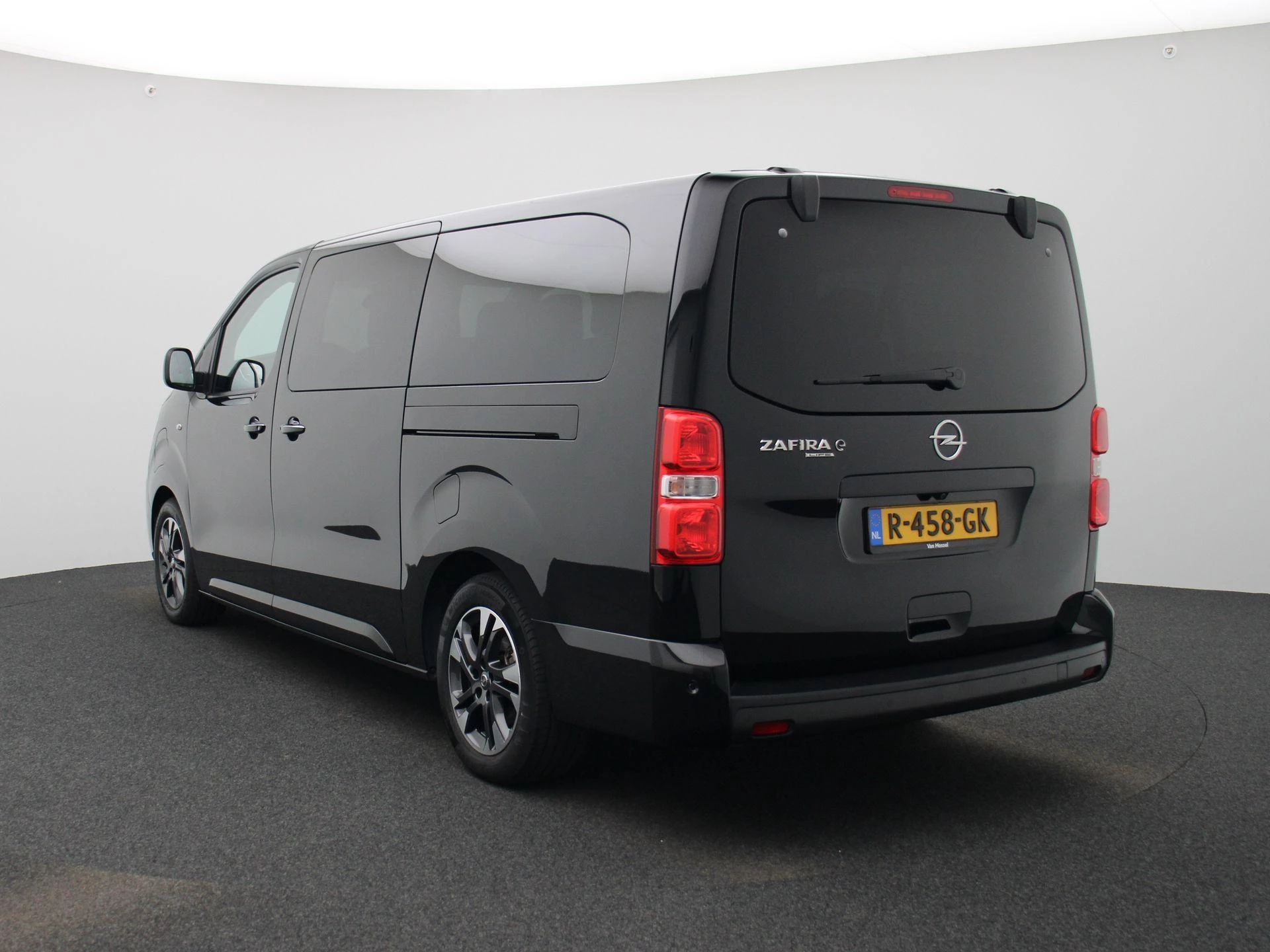 Opel-Zafira e-Life-image-1