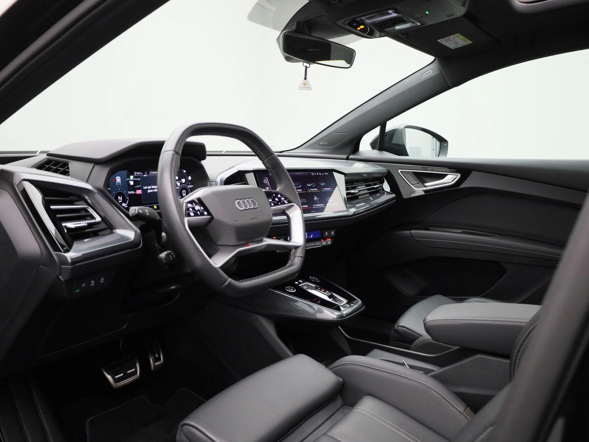 Audi-Q4 e-tron-image-35