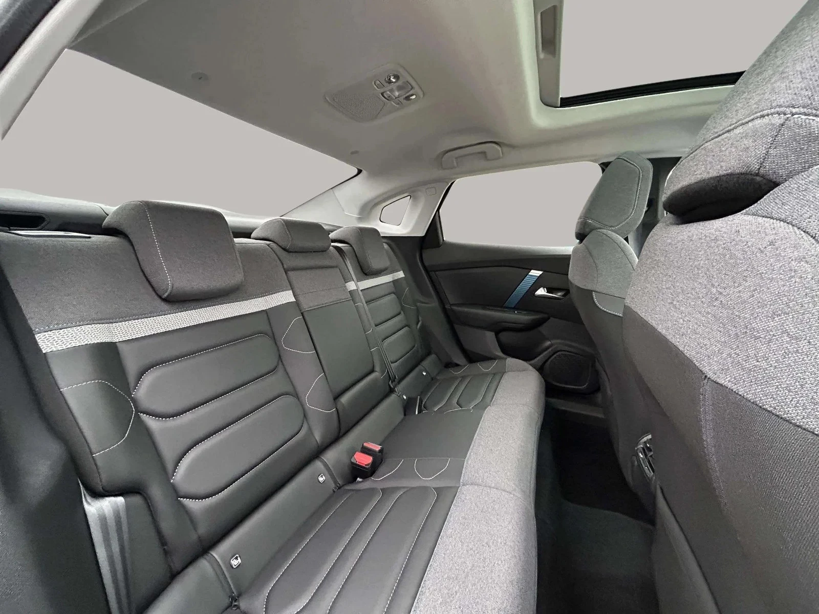 Citroën-ë-C4 X-image-16