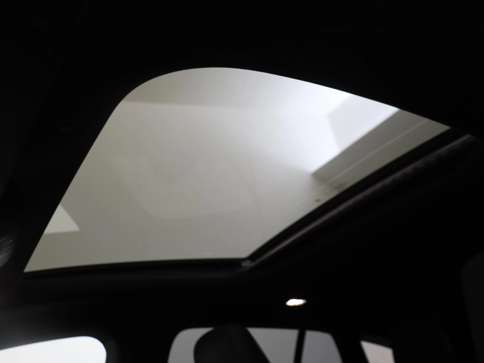 Mercedes-Benz-CLA-image-28