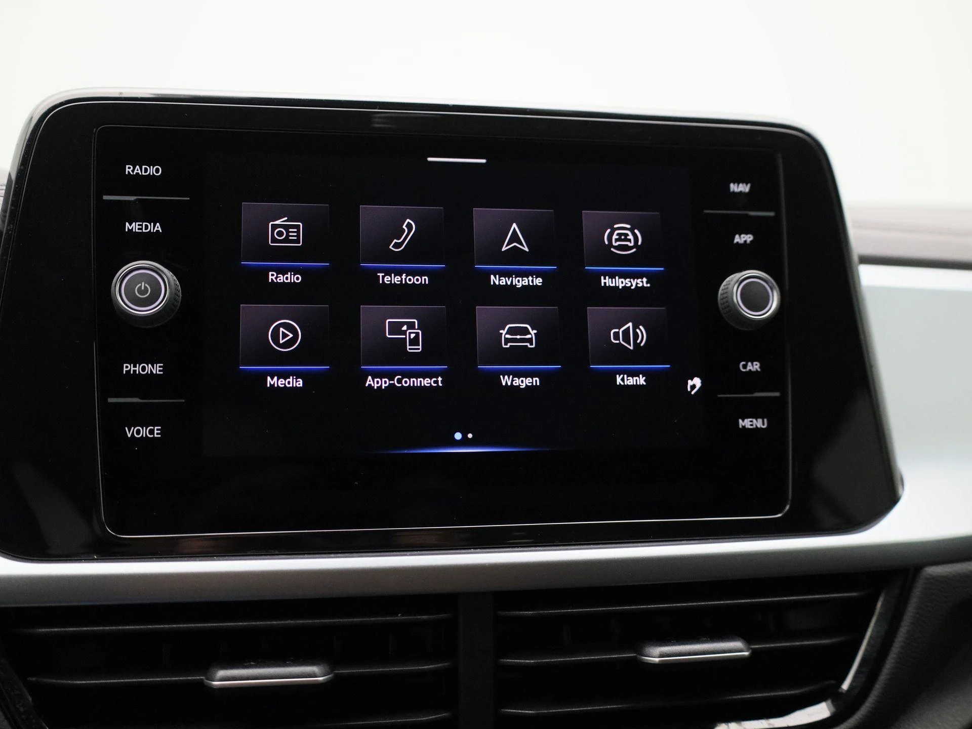Volkswagen-T-Roc-image-23