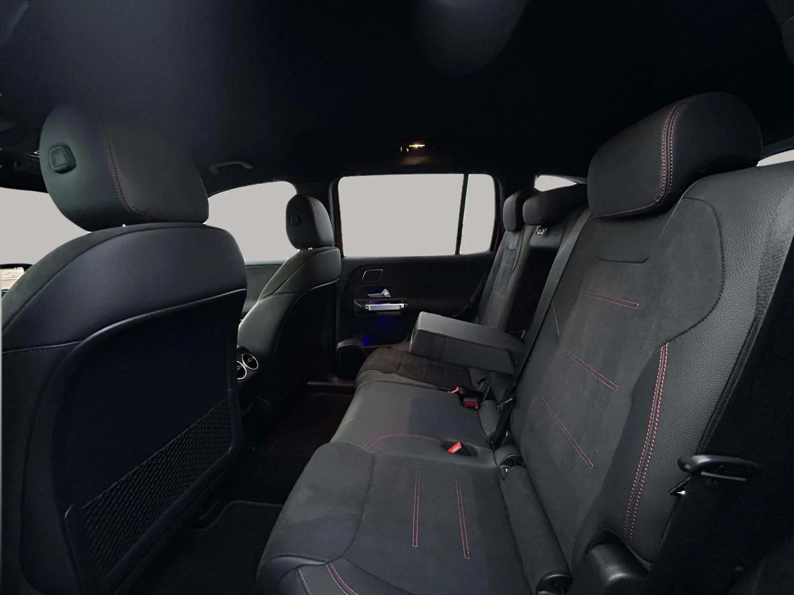 Mercedes-Benz-EQB-image-11