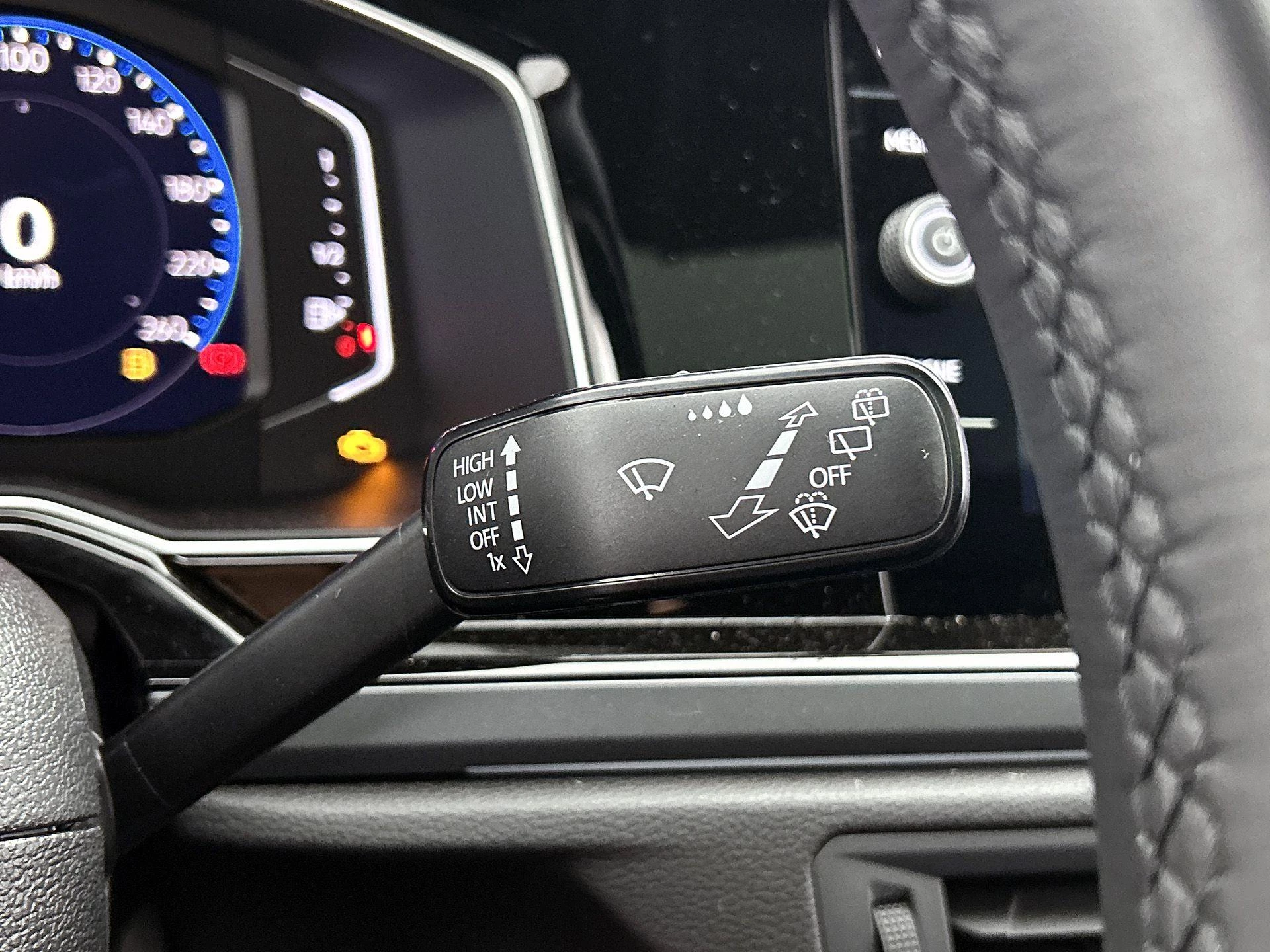 Volkswagen-Polo-image-9