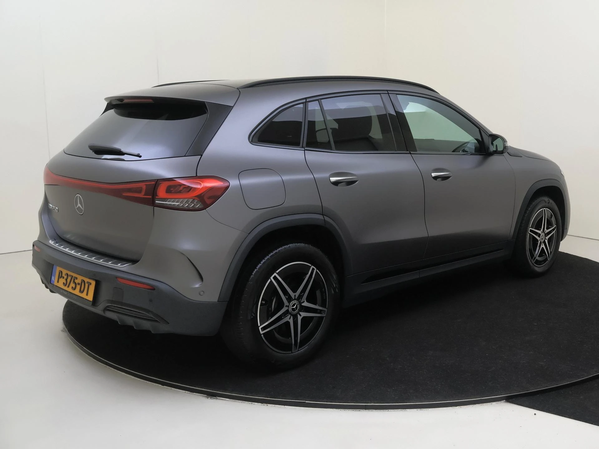 Mercedes-Benz-EQA-image-3