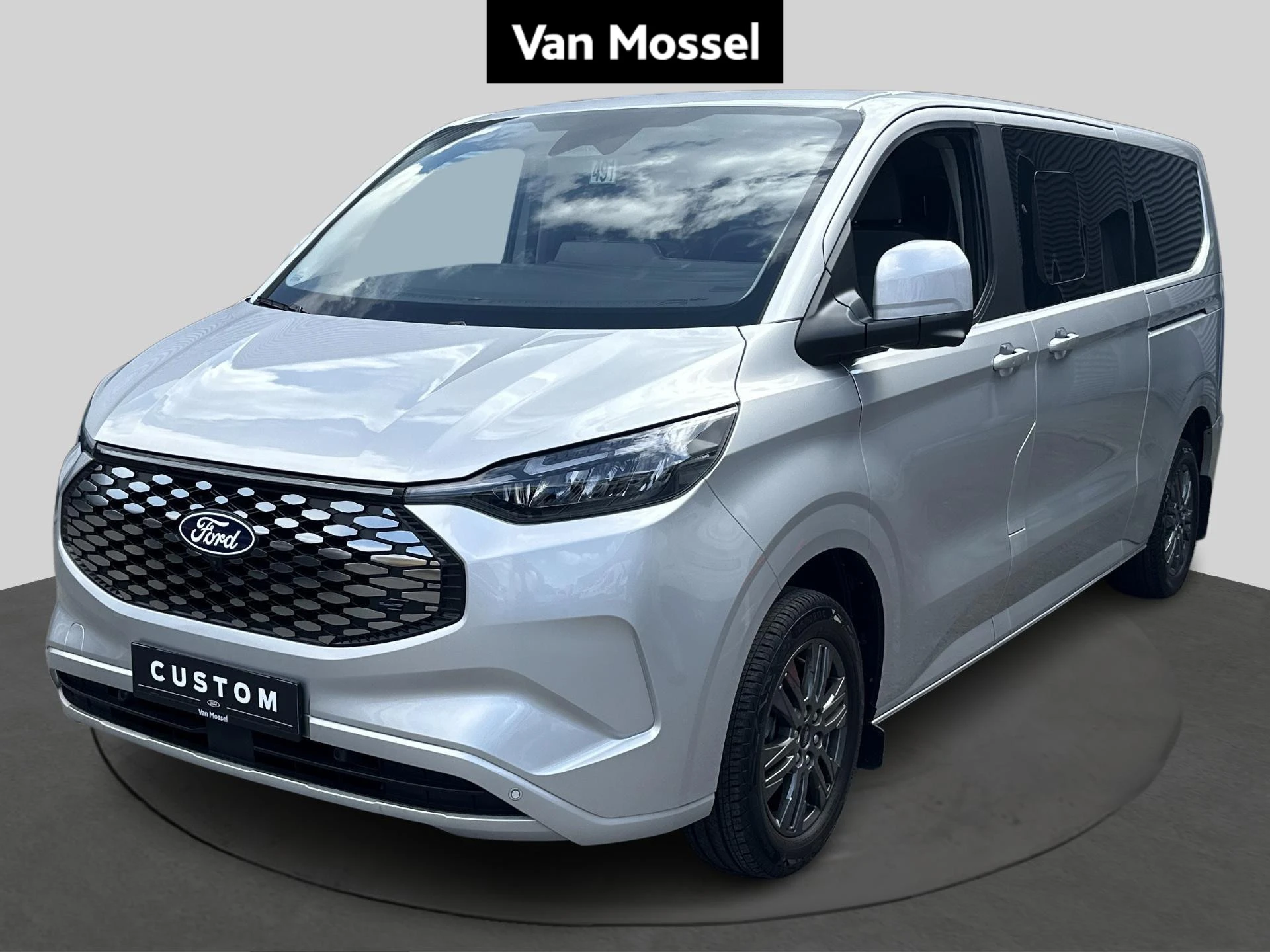 Ford-Tourneo Custom-image-0