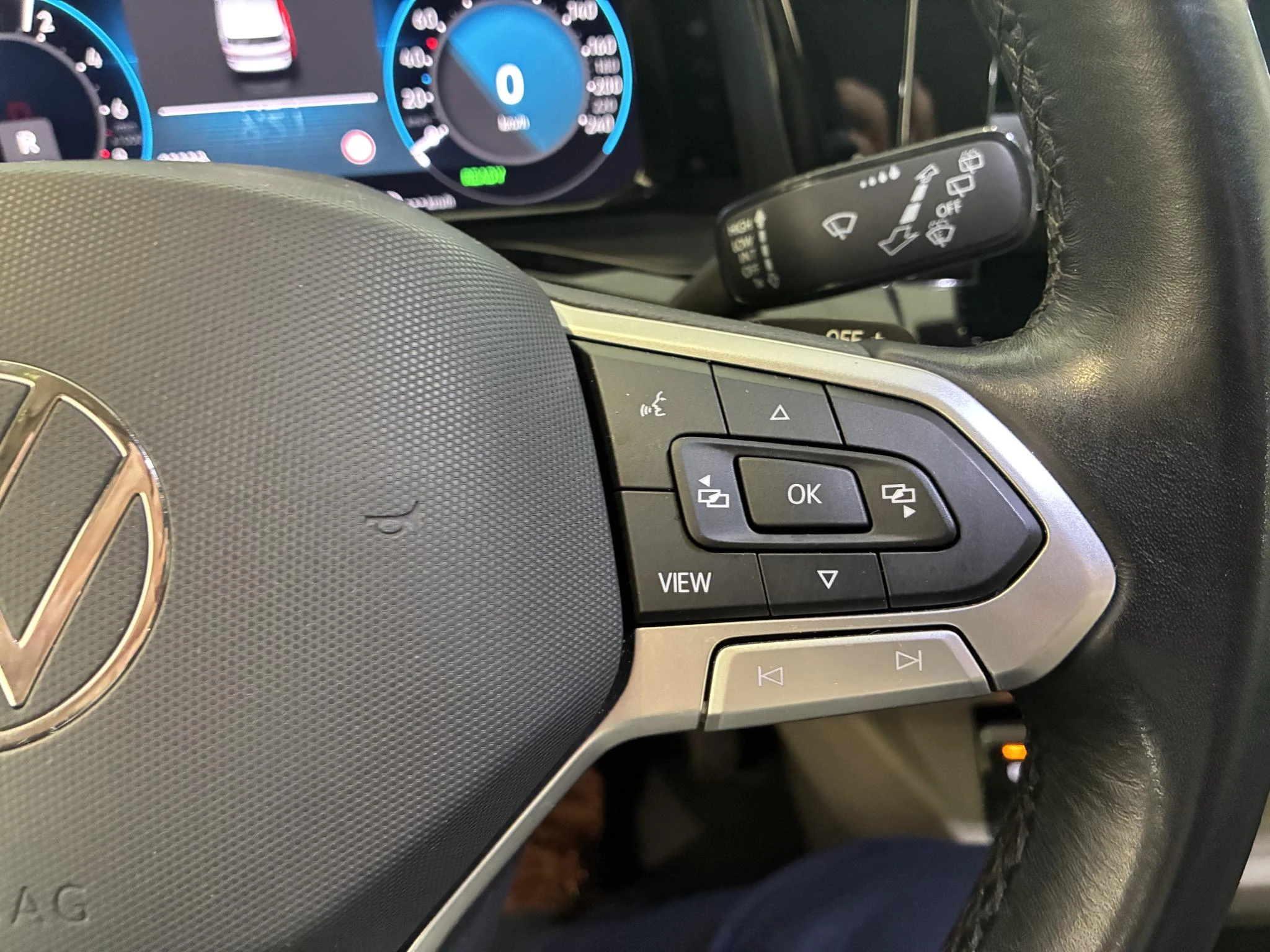Volkswagen-Multivan-image-16