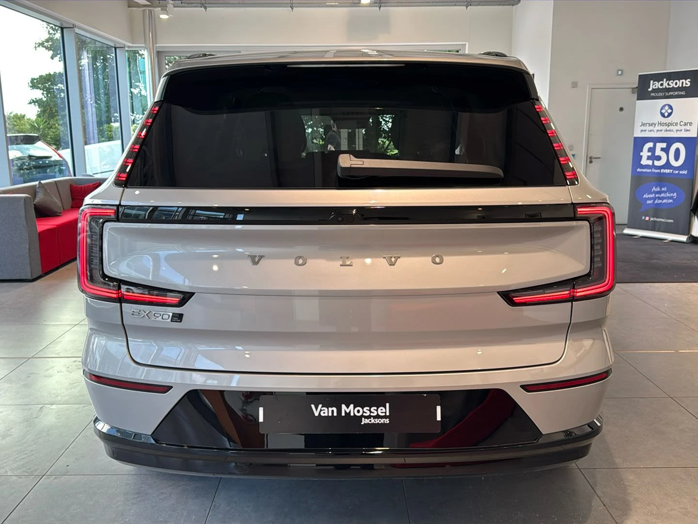 Volvo EX90, image 6