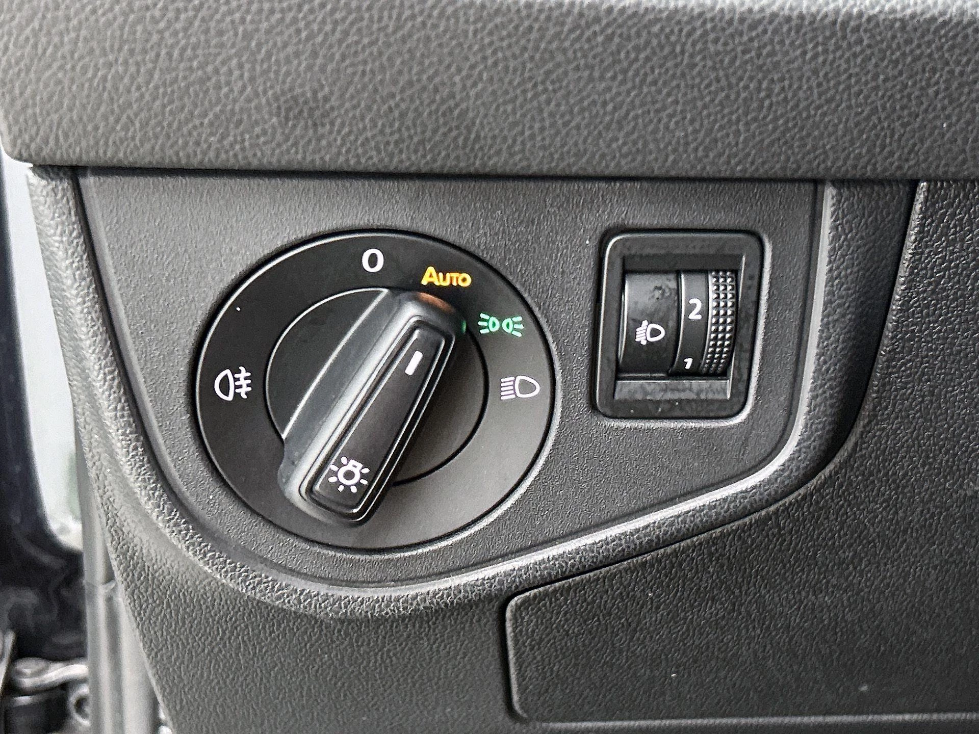 Volkswagen-Polo-image-18