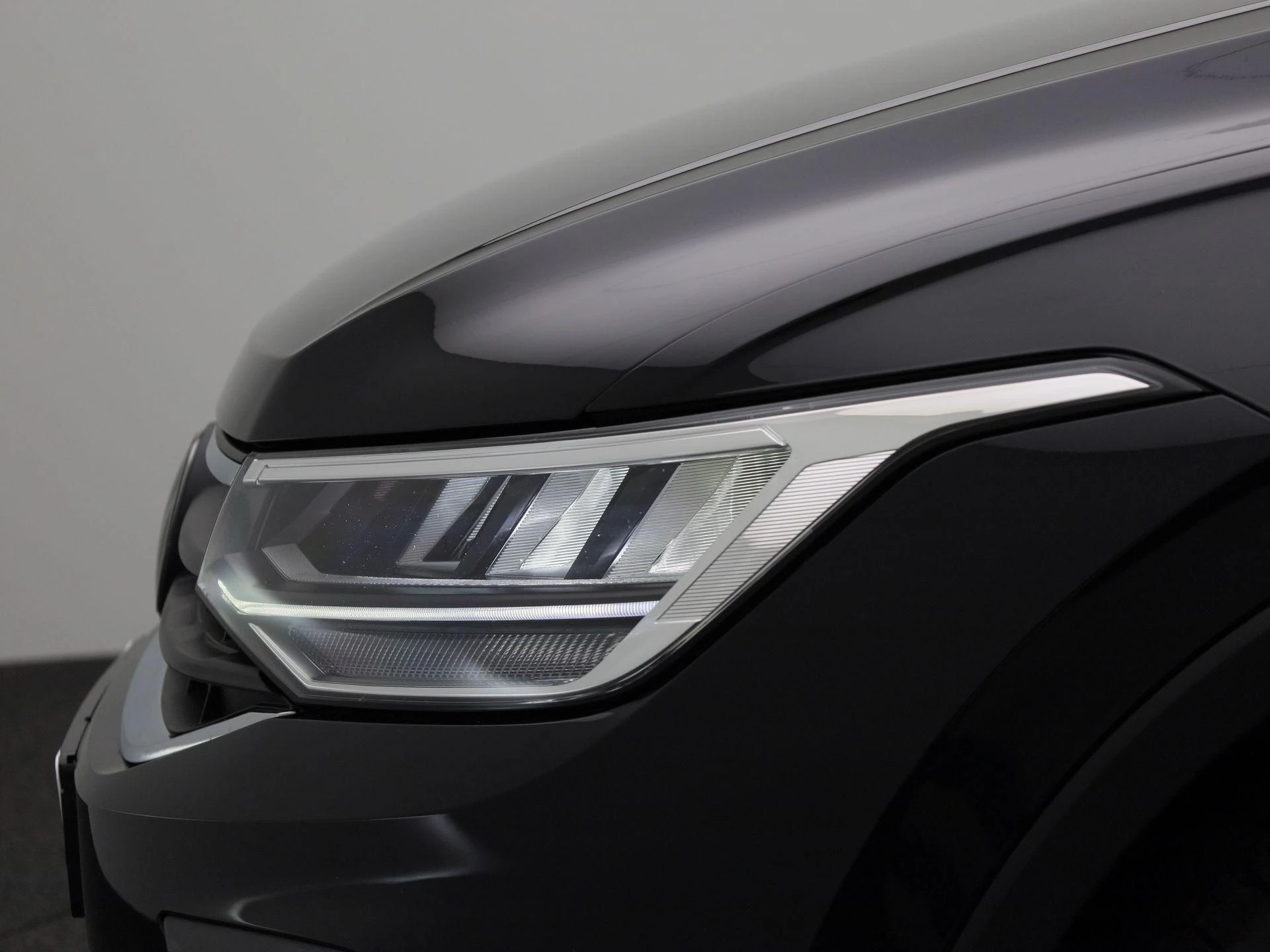 Volkswagen-Tiguan-image-18