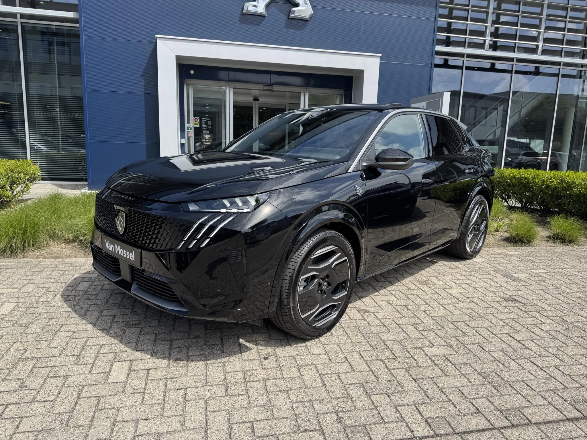 Peugeot e-3008 GT Long Range 230 97 kWh