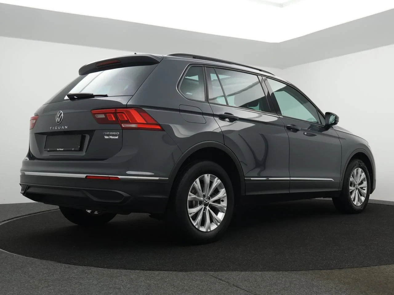 Volkswagen-Tiguan-image-8