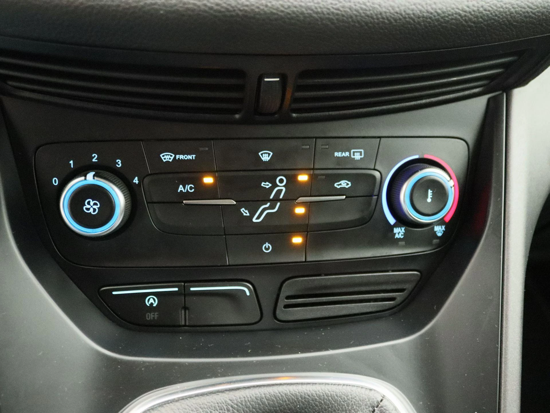 Ford-C-MAX-image-17