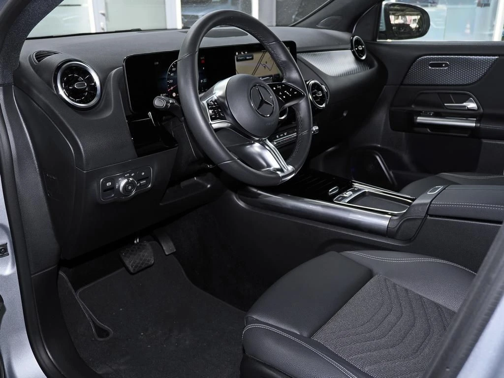 Mercedes-Benz-GLA 200 d-image-7