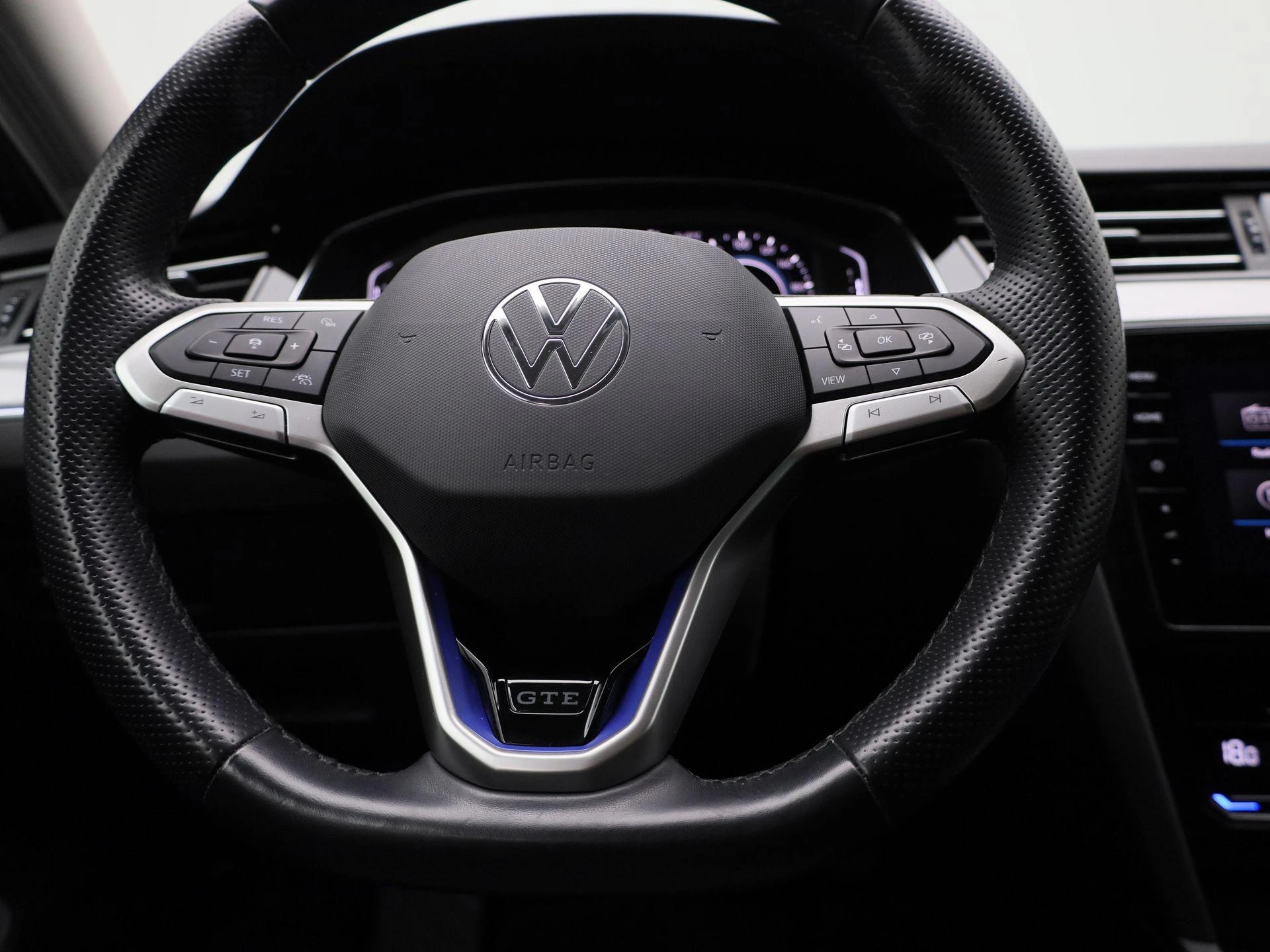 Volkswagen-Passat-image-6