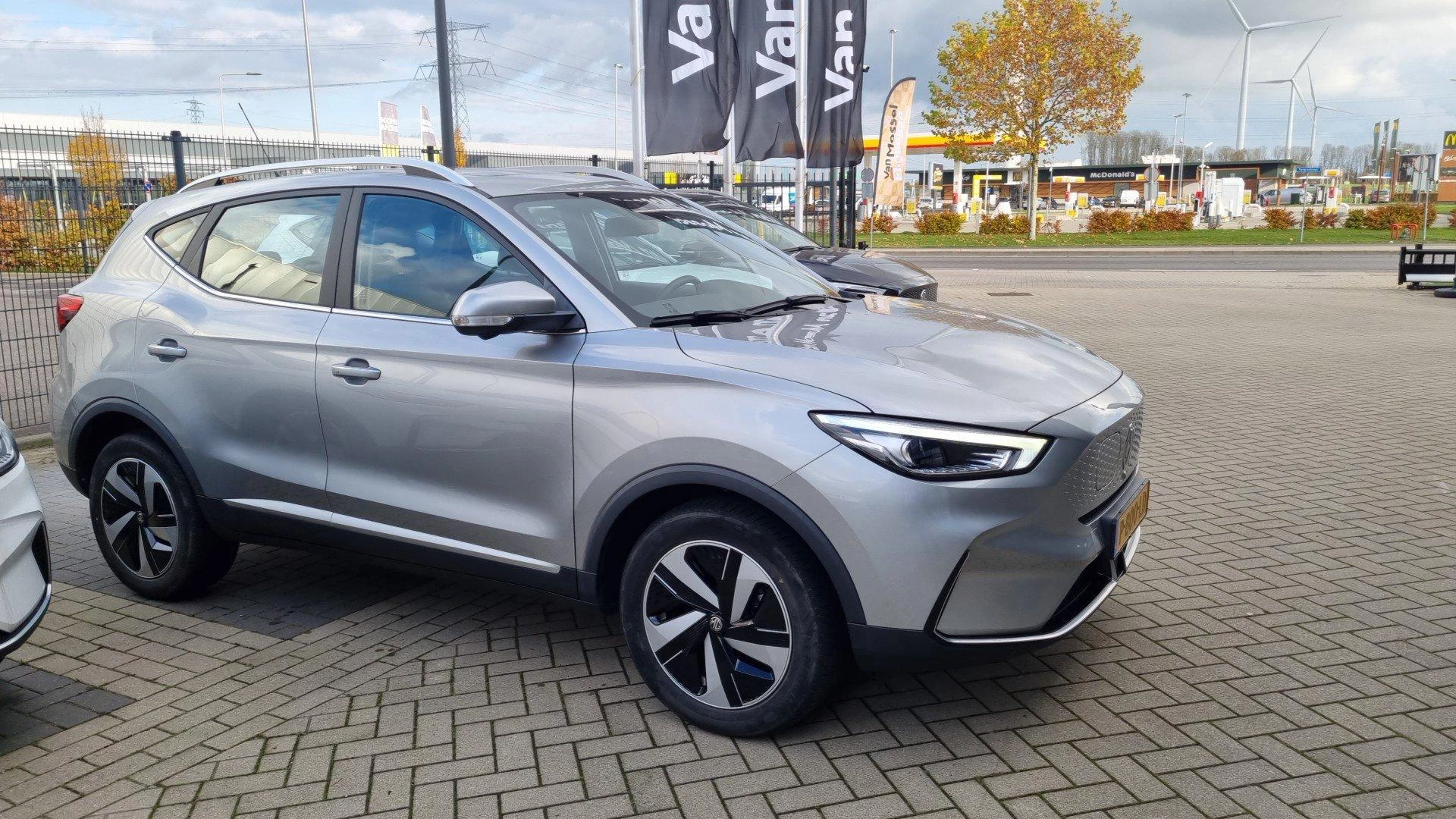 MG-ZS EV-image-3