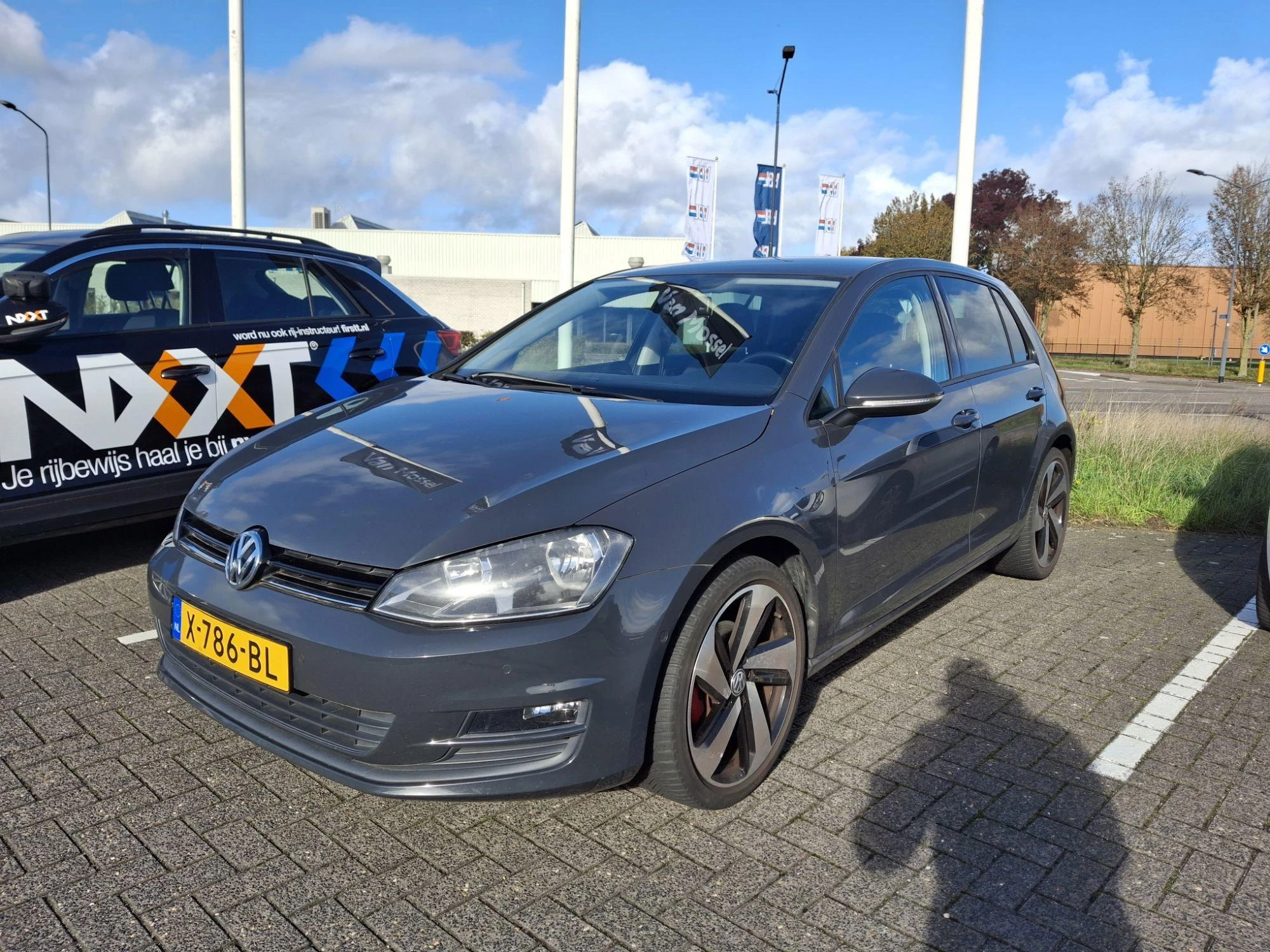 Volkswagen-Golf-image-1