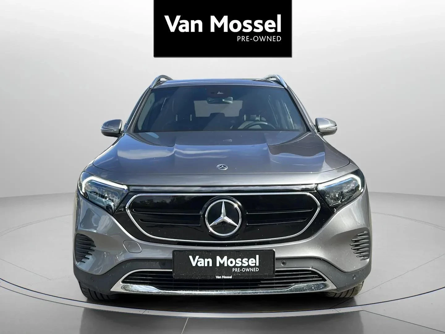 Mercedes-Benz-EQB-image-1