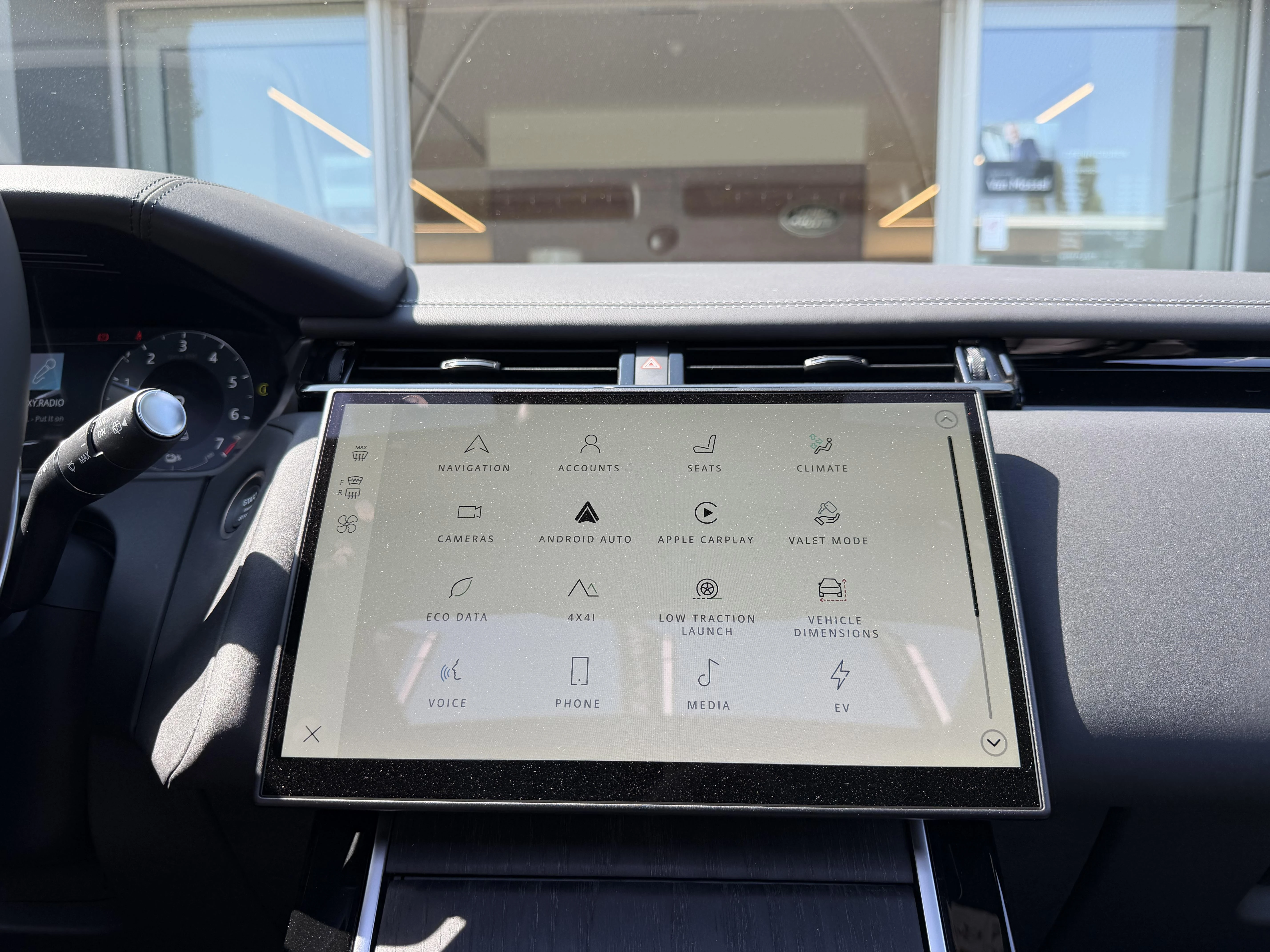 Land Rover Range Rover Velar P400e Belgravia AWD Auto. 26.75MY