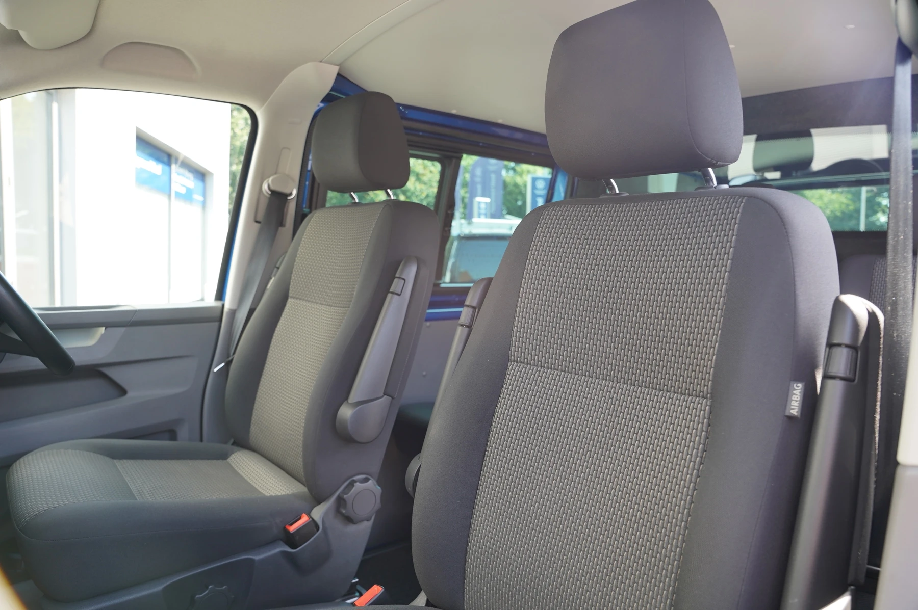 Volkswagen-Transporter-image-8
