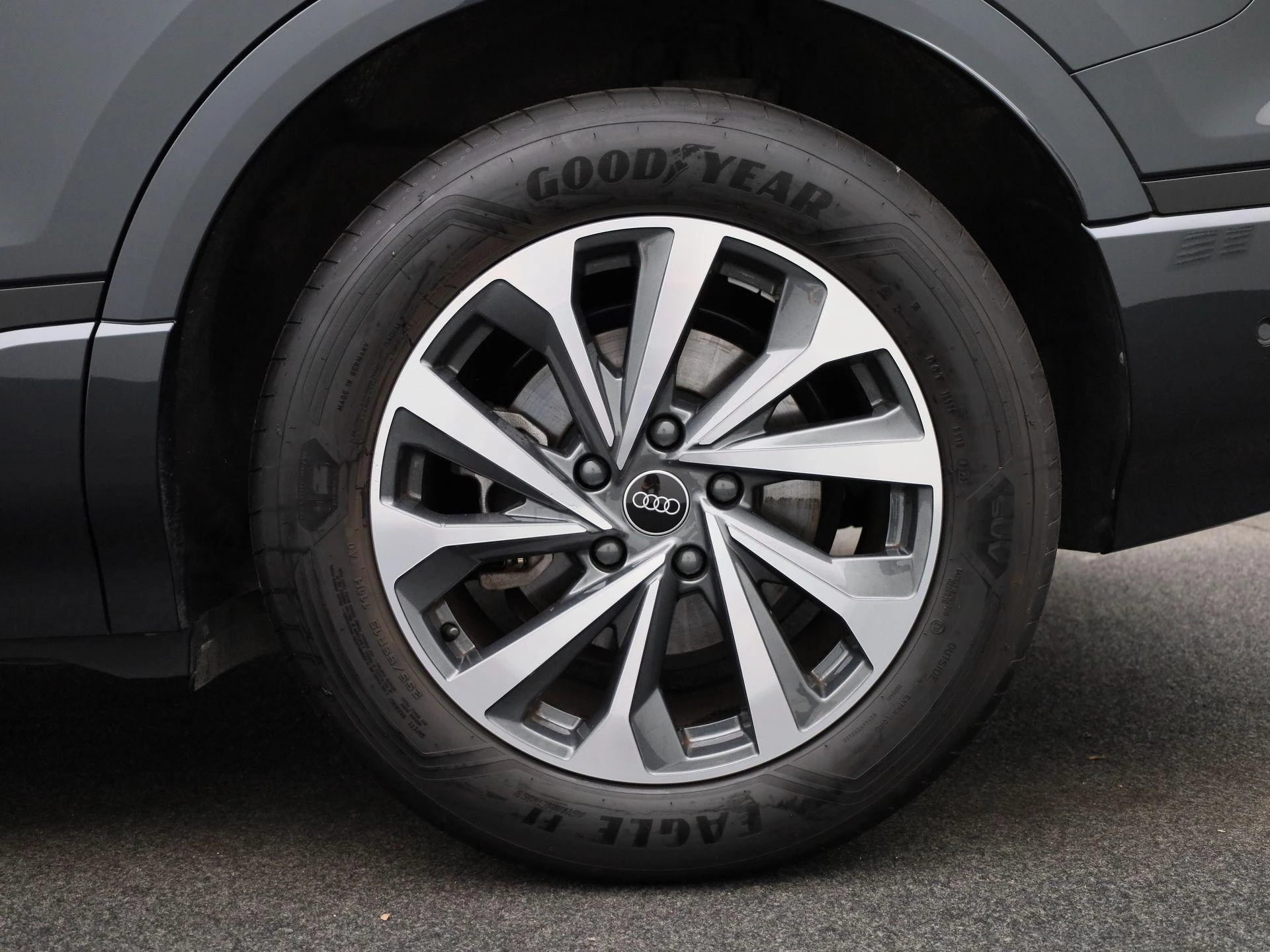 Audi-Q6 e-tron-image-12