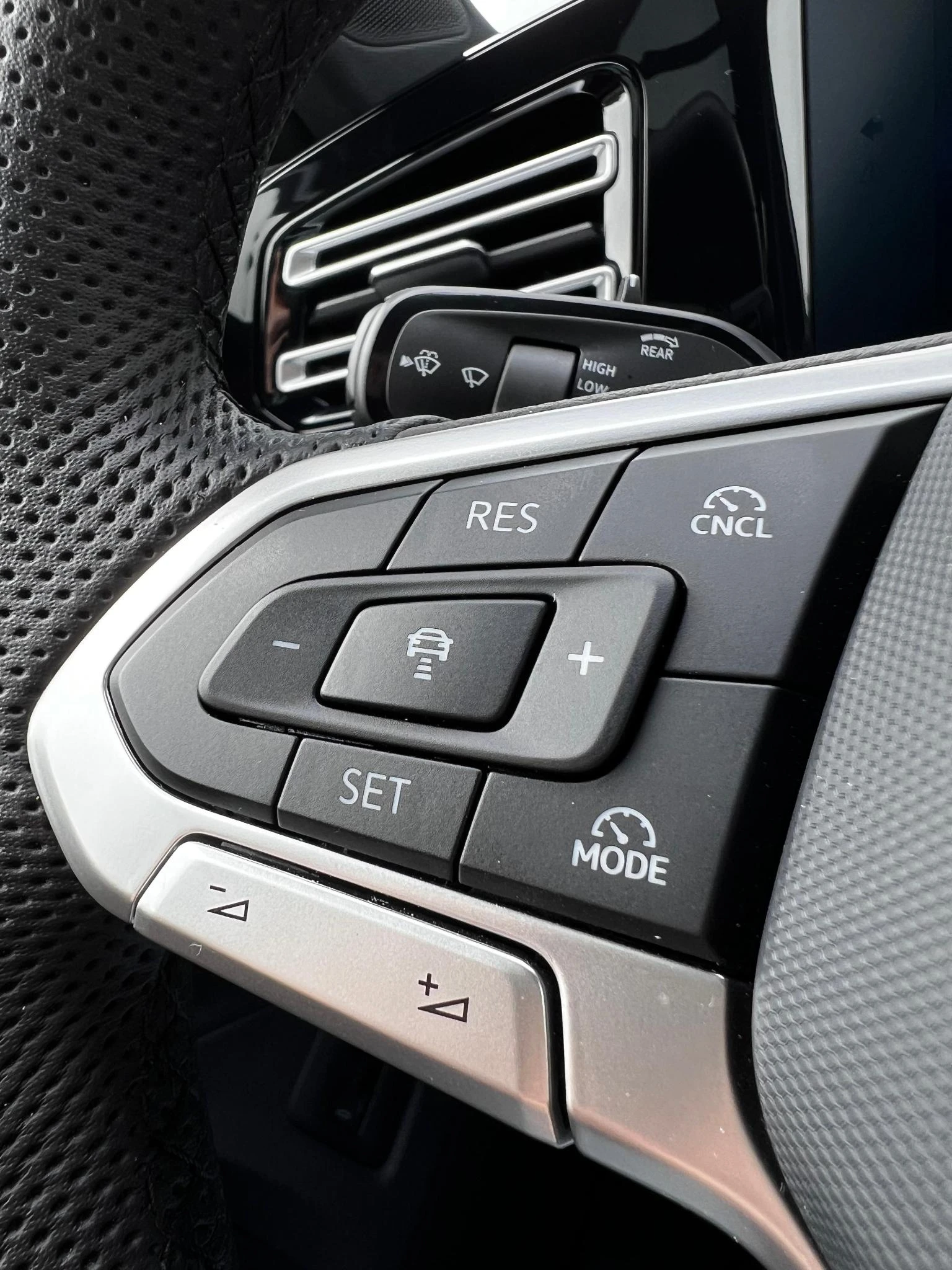 Volkswagen-Tiguan-image-31