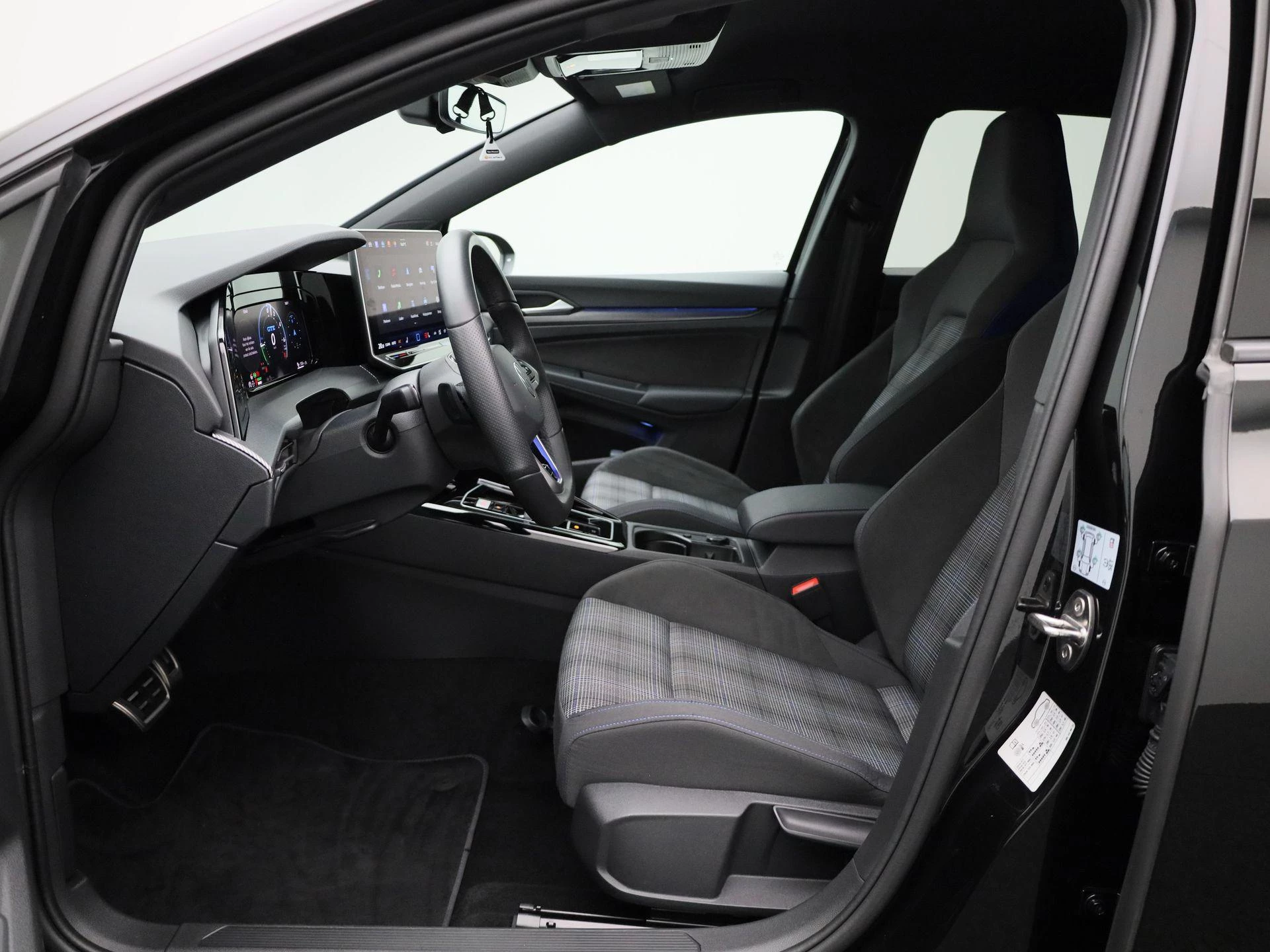 Volkswagen-Golf-image-8