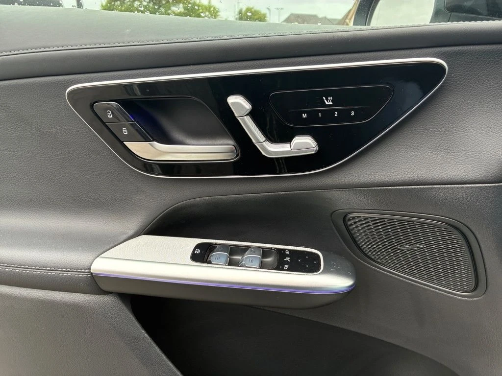 Mercedes-Benz-GLC 300 d-image-8