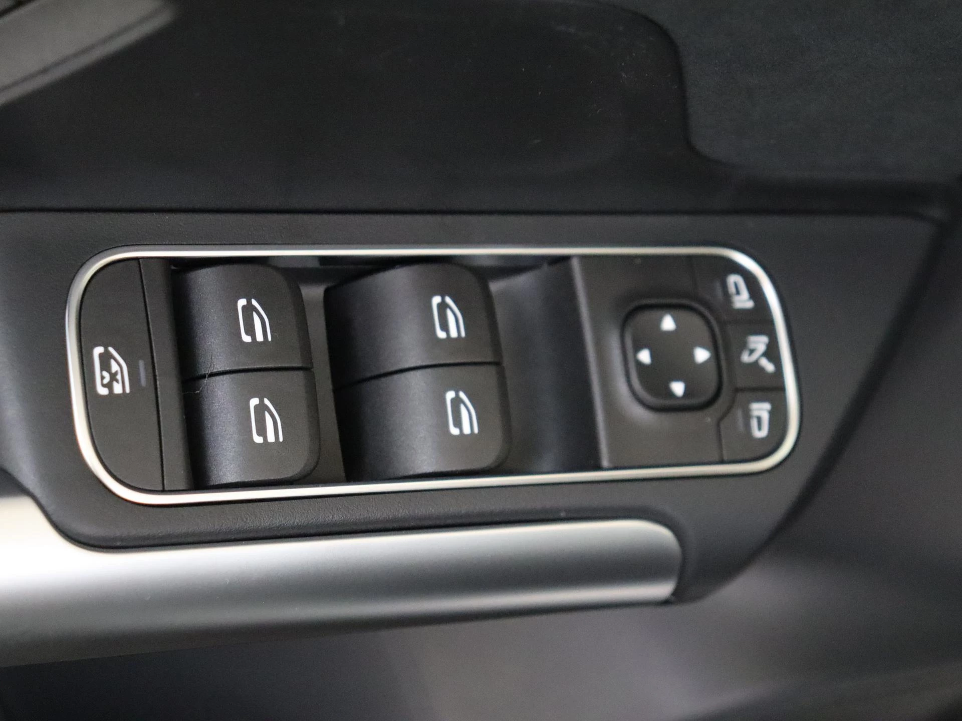 Mercedes-Benz-EQA-image-26