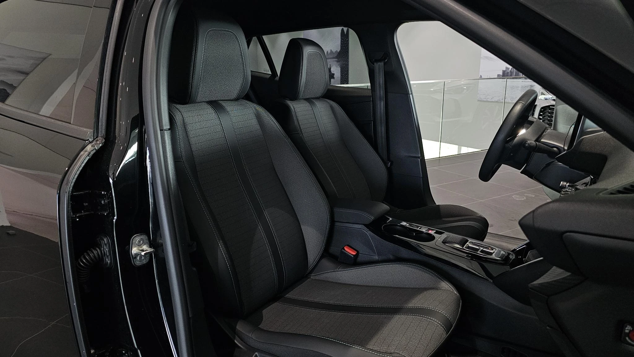 Peugeot e-2008 EV Allure Pack 50 kWh