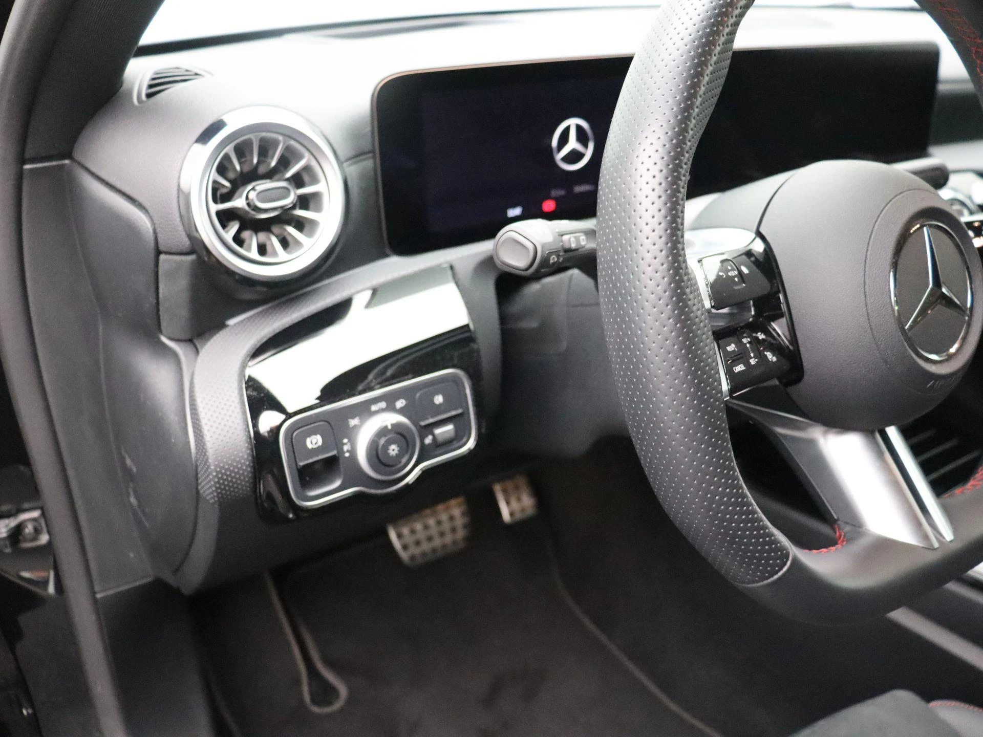 Mercedes-Benz-A-Klasse-image-9