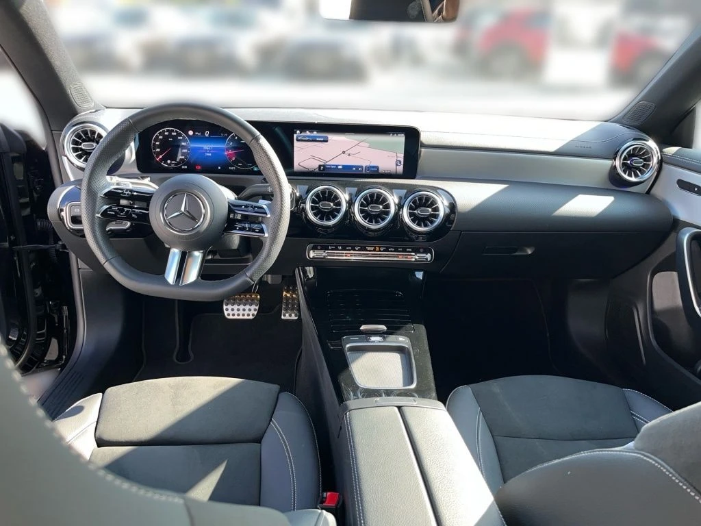 Mercedes-Benz-CLA 200-image-11