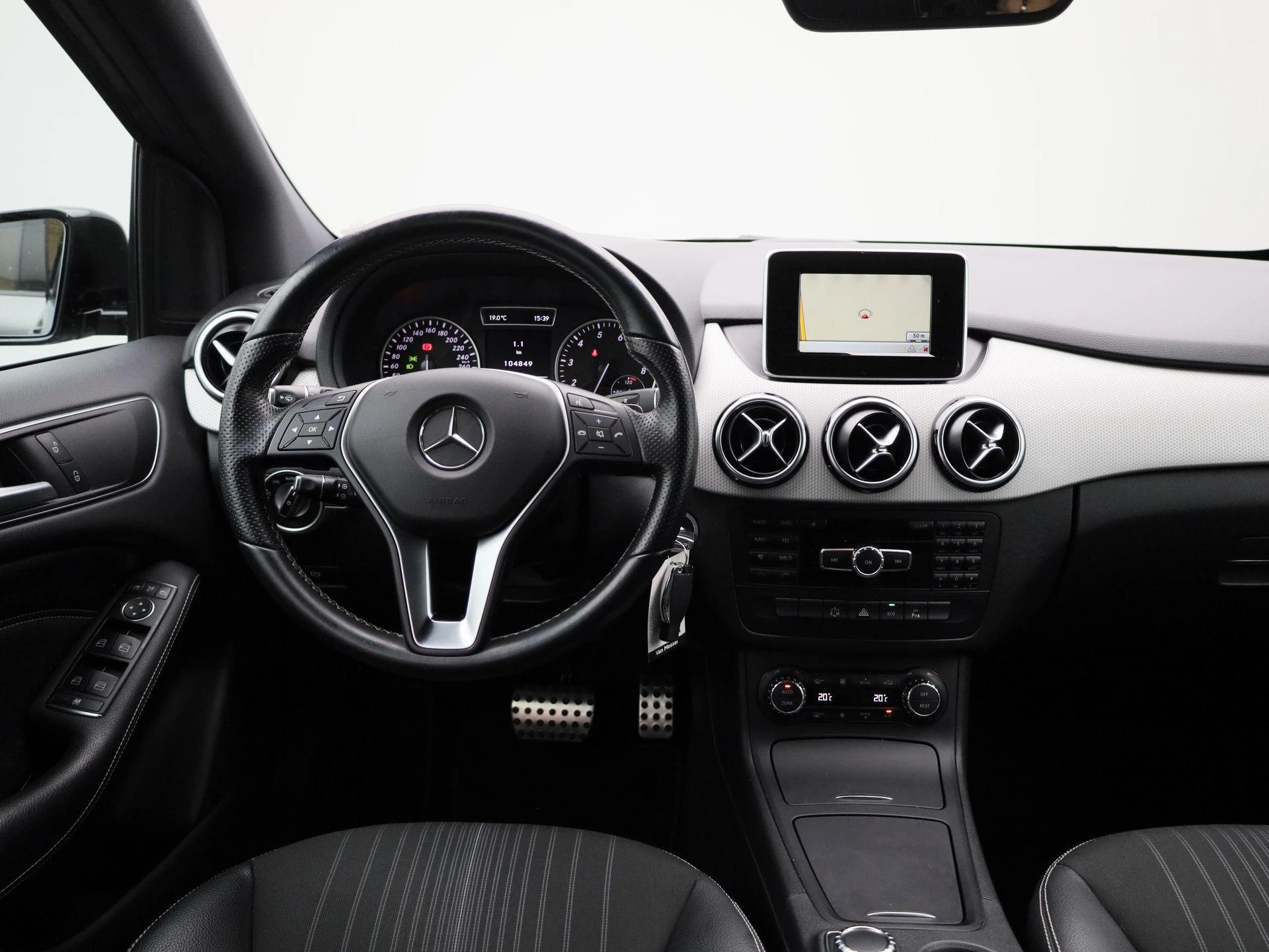 Mercedes-Benz-B-Klasse-image-6