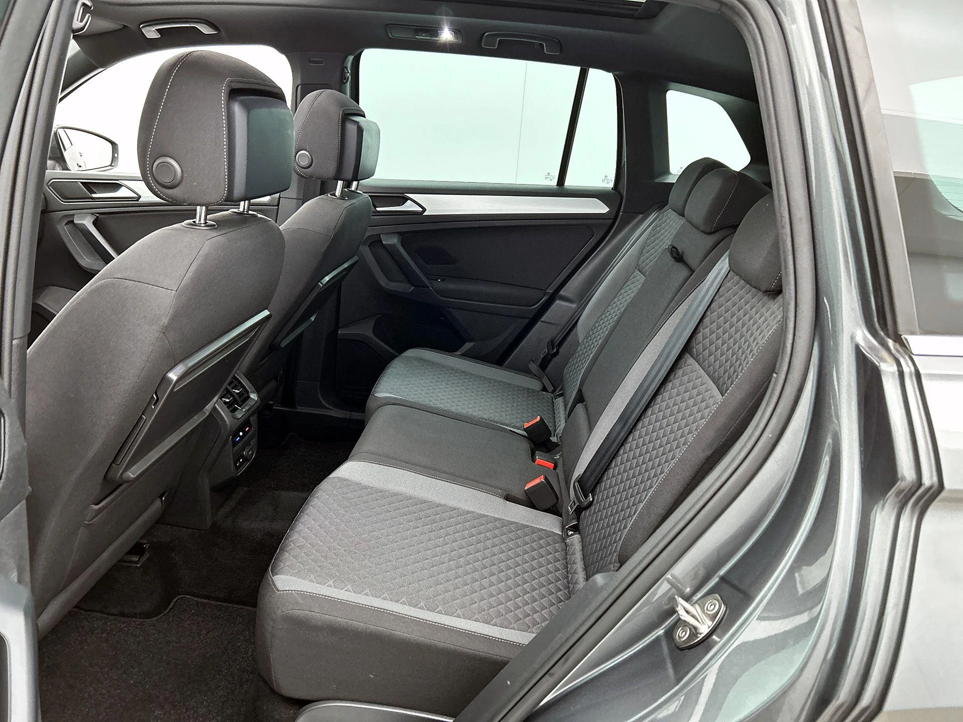 Volkswagen-Tiguan-image-16