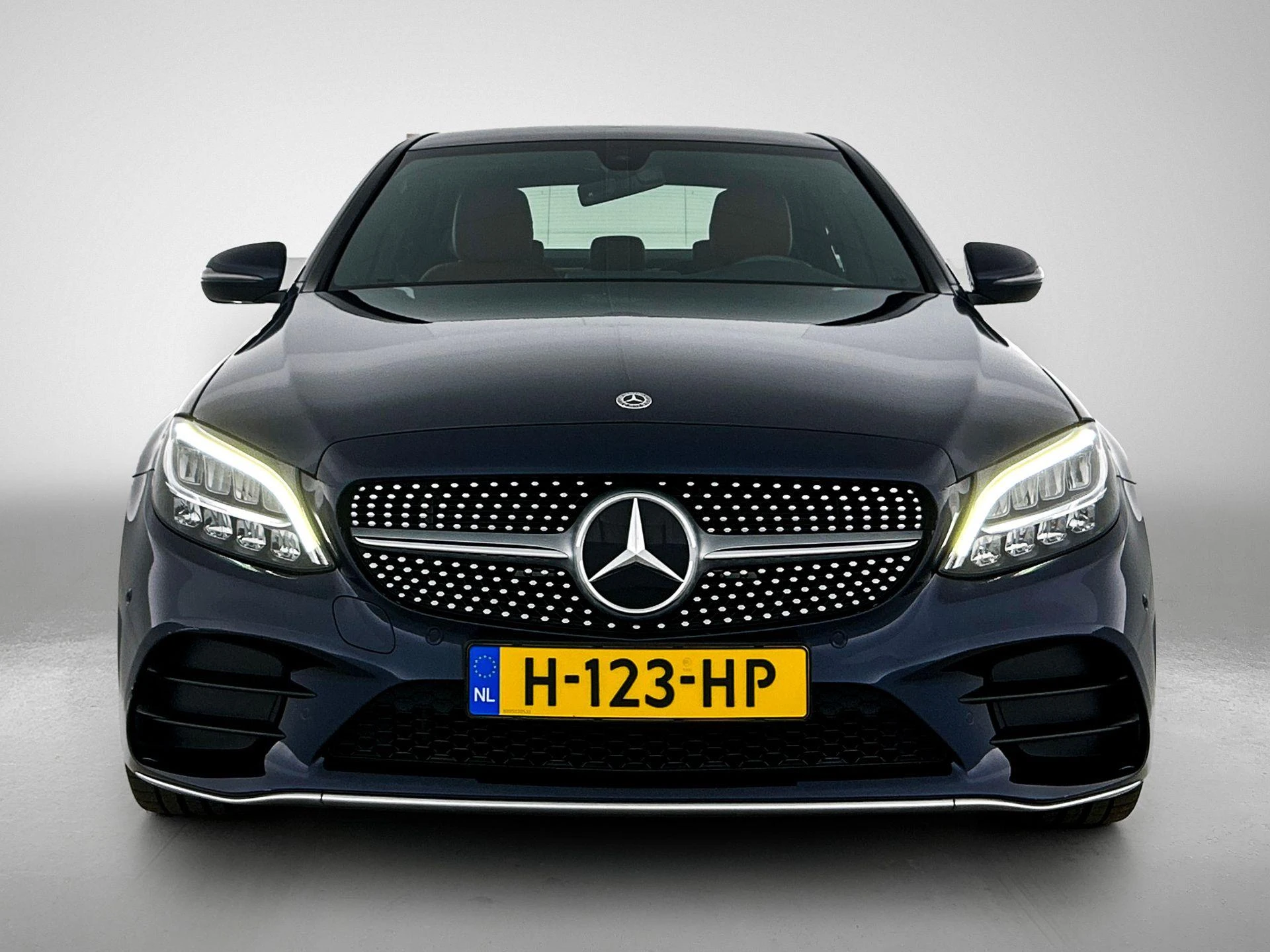 Mercedes-Benz-C-Klasse-image-4