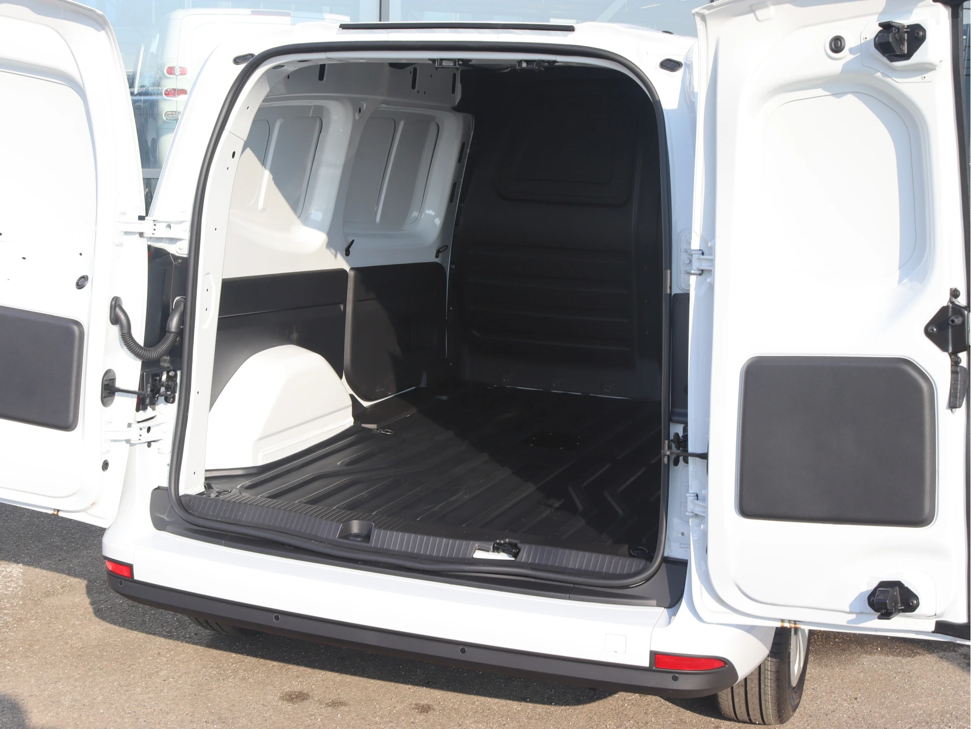 Mercedes-Benz-eCitan-image-2