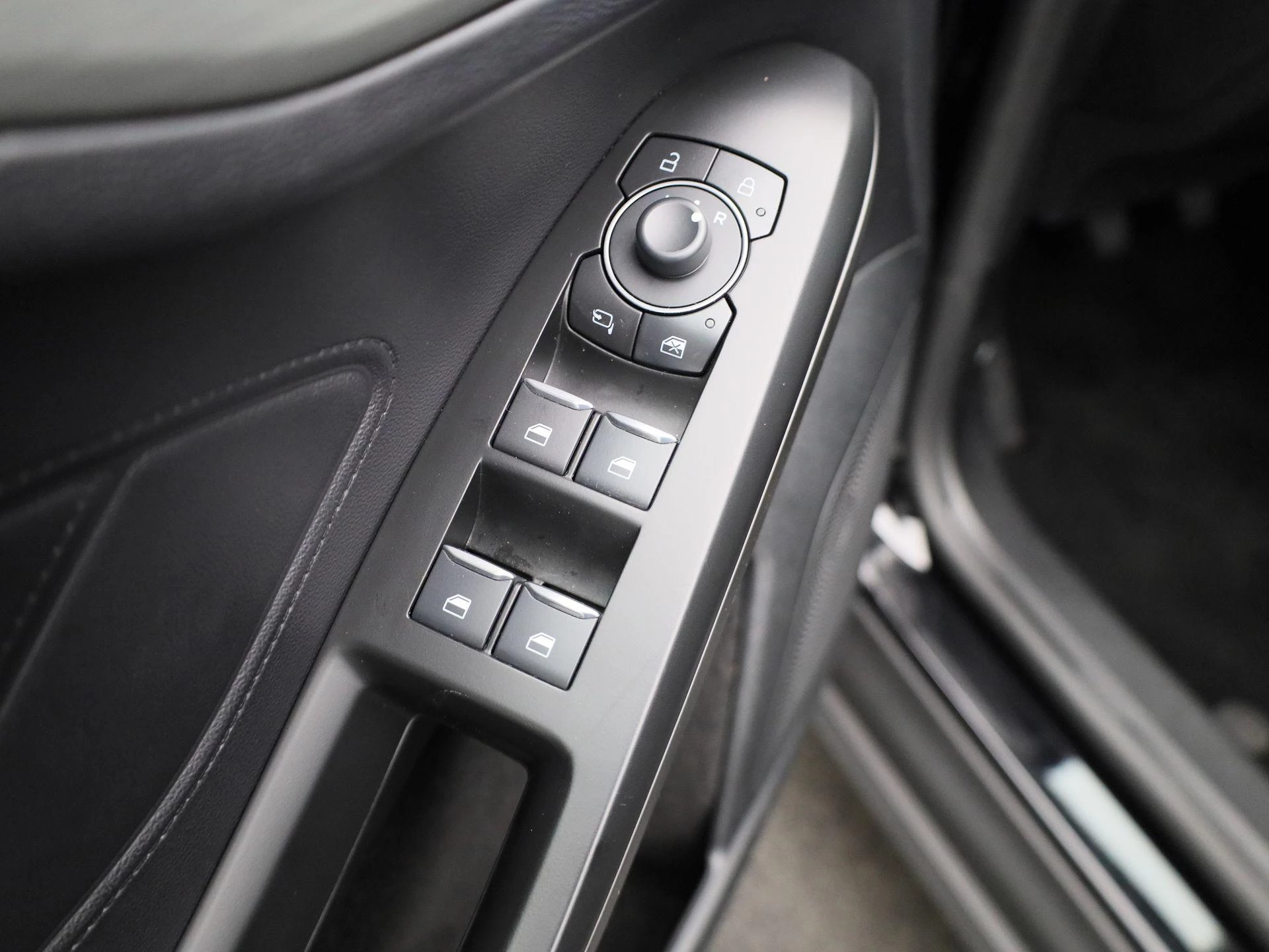 Ford Focus Wagon 1.0 EcoBoost Hybrid Titanium