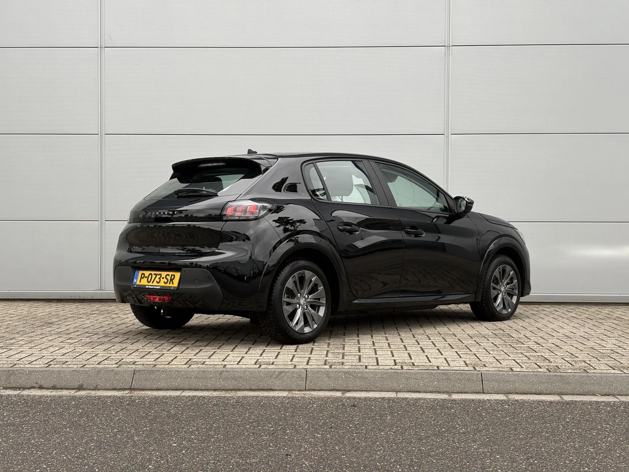 Peugeot-e-208-image-5