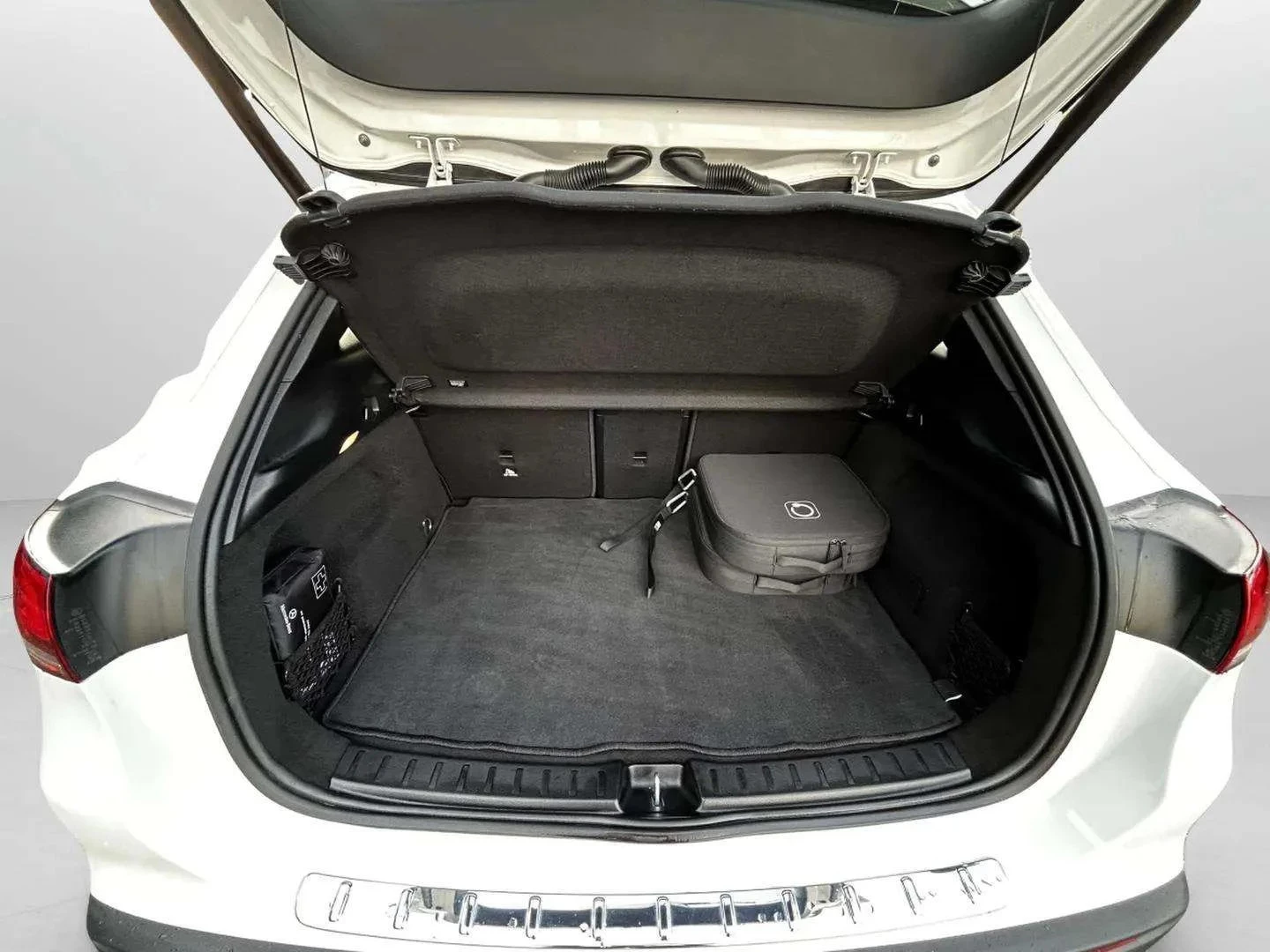 Mercedes-Benz-EQA-image-21