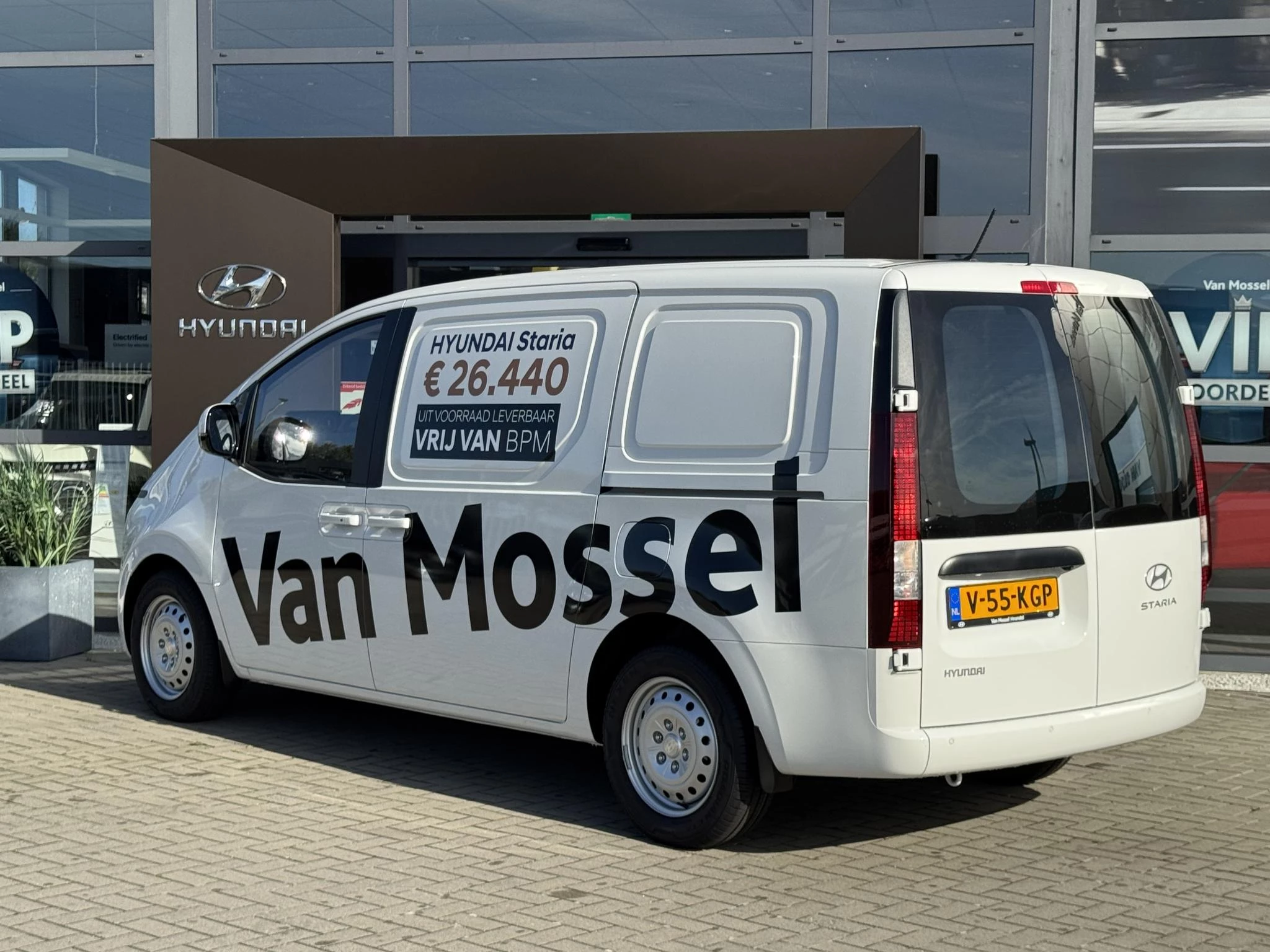Hyundai-Staria-image-6