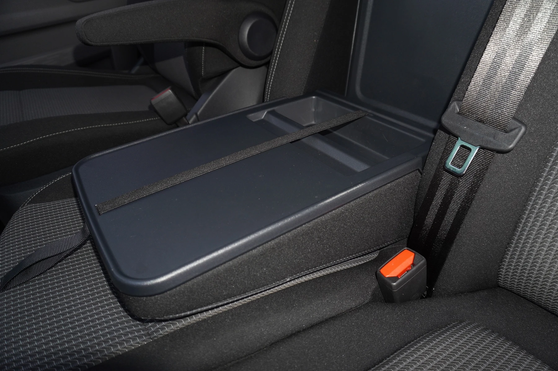 Volkswagen-Transporter-image-36