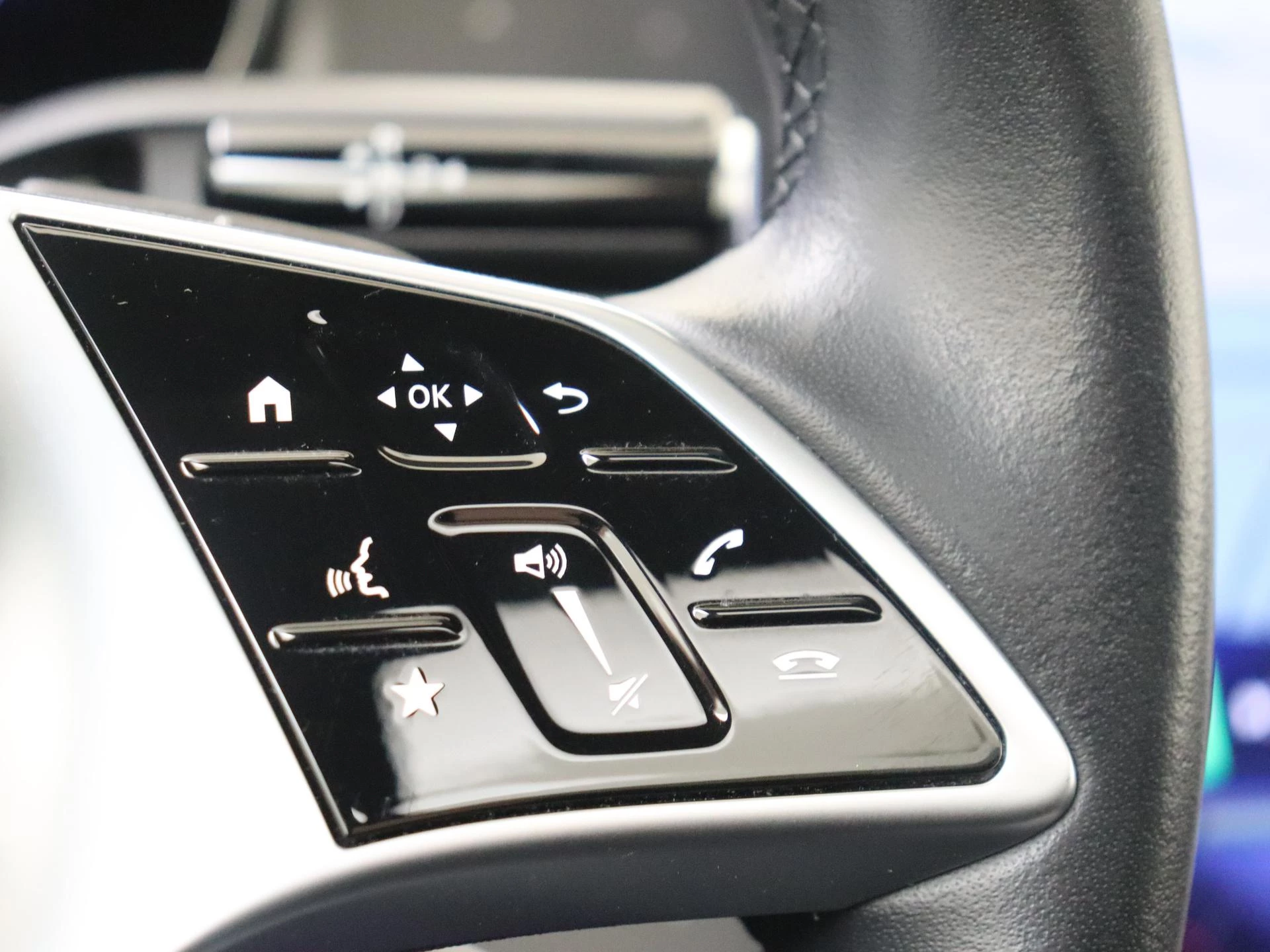 Mercedes-Benz-EQE-image-15